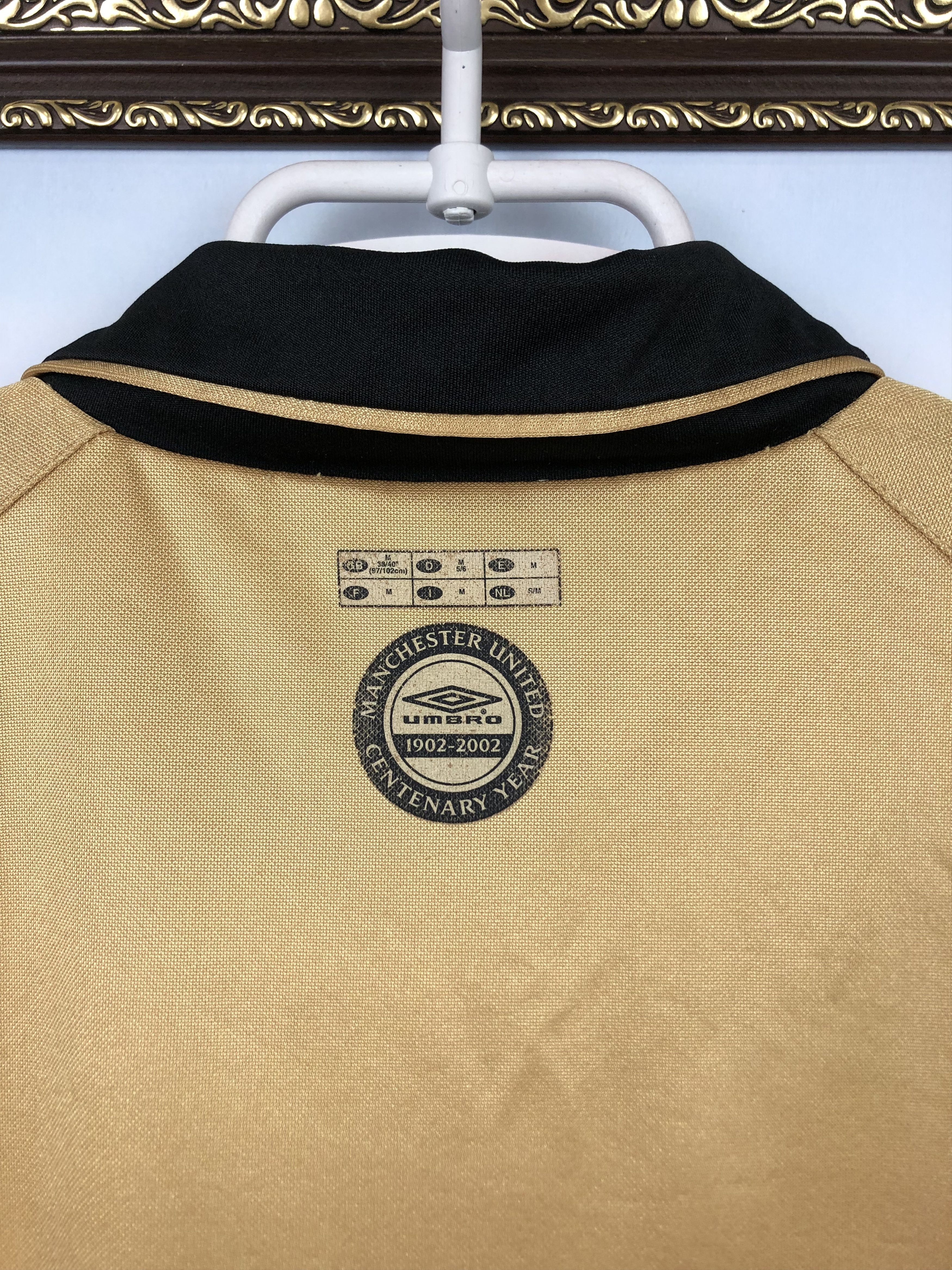 Umbro Manchester United football shirt 2001 Soccer Veron Jersey Size US M / EU 48-50 / 2 - 14 Thumbnail
