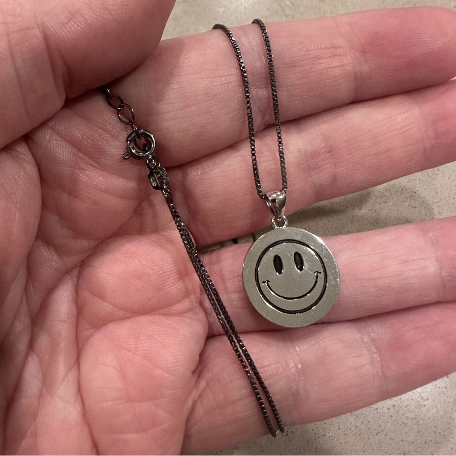 The Unbranded Brand Sterling Silver Smiley Face Necklace Size ONE SIZE - 6 Thumbnail