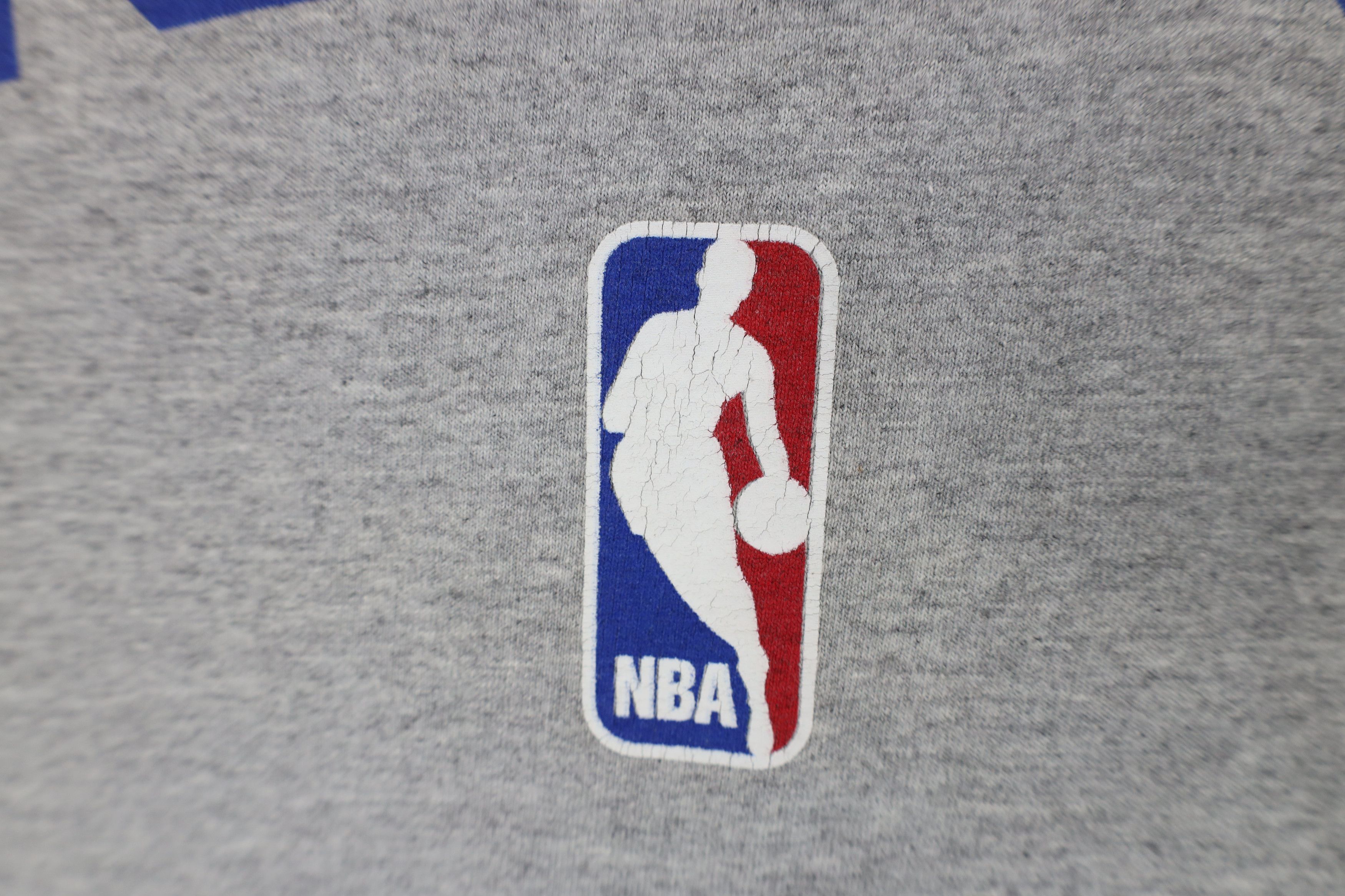 Reebok Vintage Reebok Pistons Basketball T-Shirt Heather Gray Size US XL / EU 56 / 4 - 7 Thumbnail