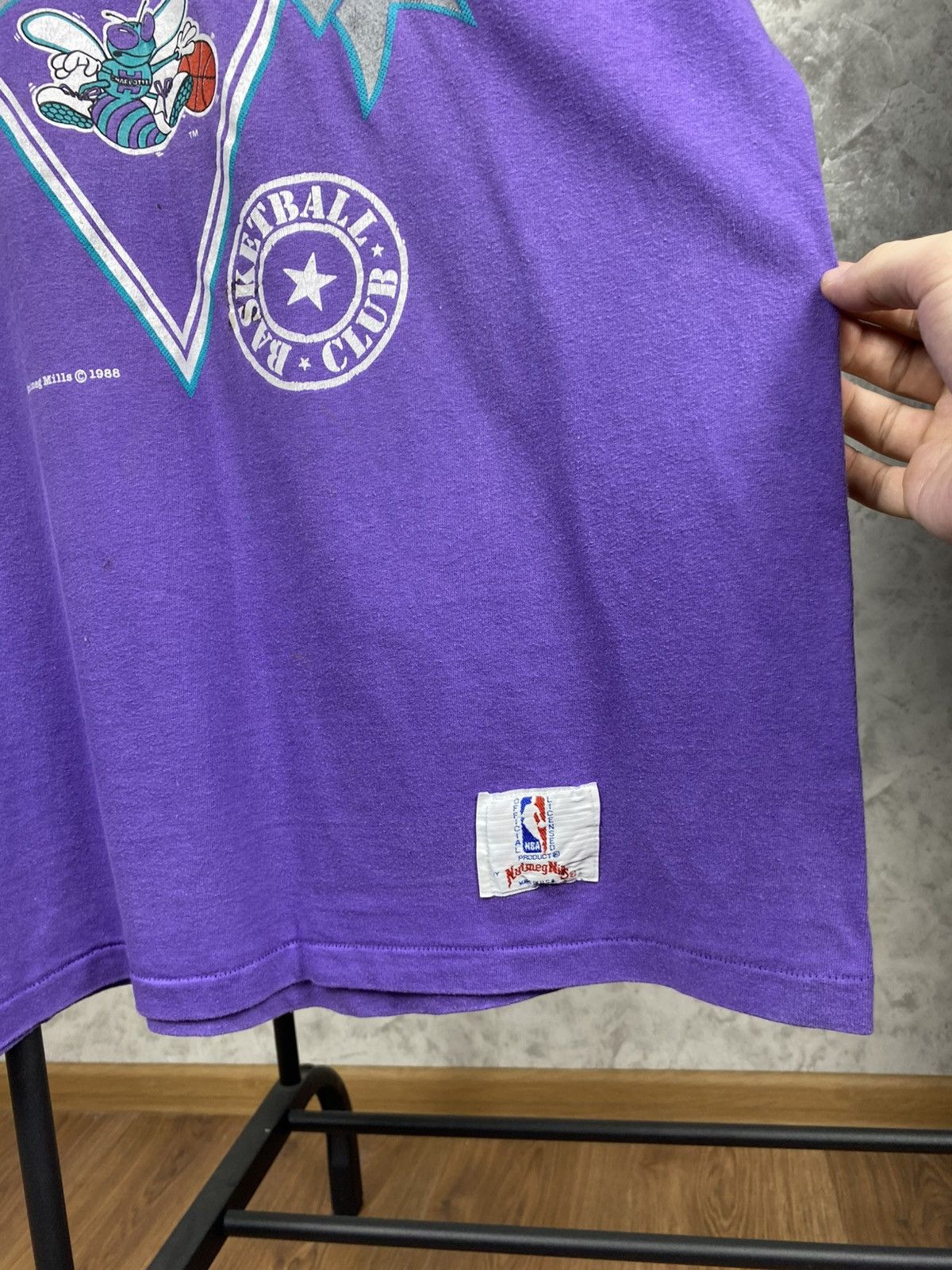 NBA × Nutmeg Vintage 1988 Charlotte Hornets Nutmeg Mills T-Shirt Size US XL / EU 56 / 4 - 5 Thumbnail