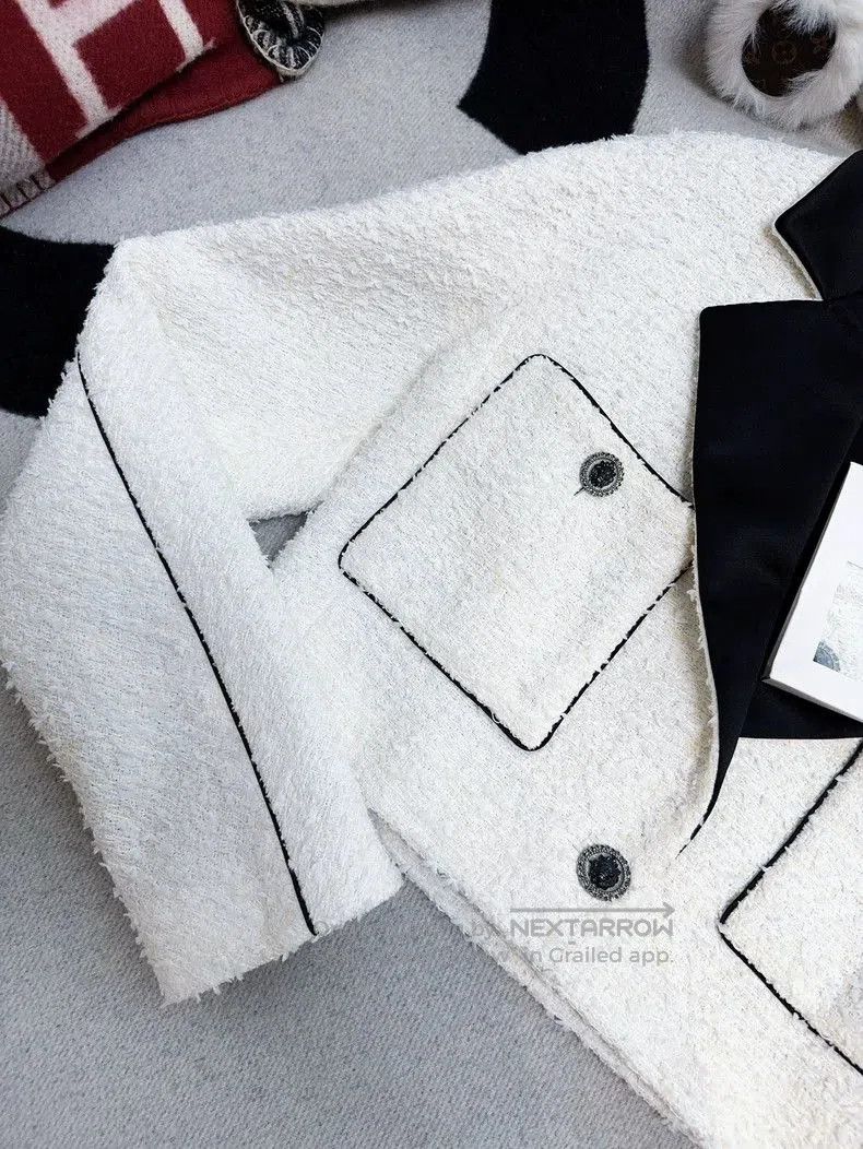 Chanel Chanel Black White Short Jacket. Size S / US 4 / IT 40 - 4 Thumbnail