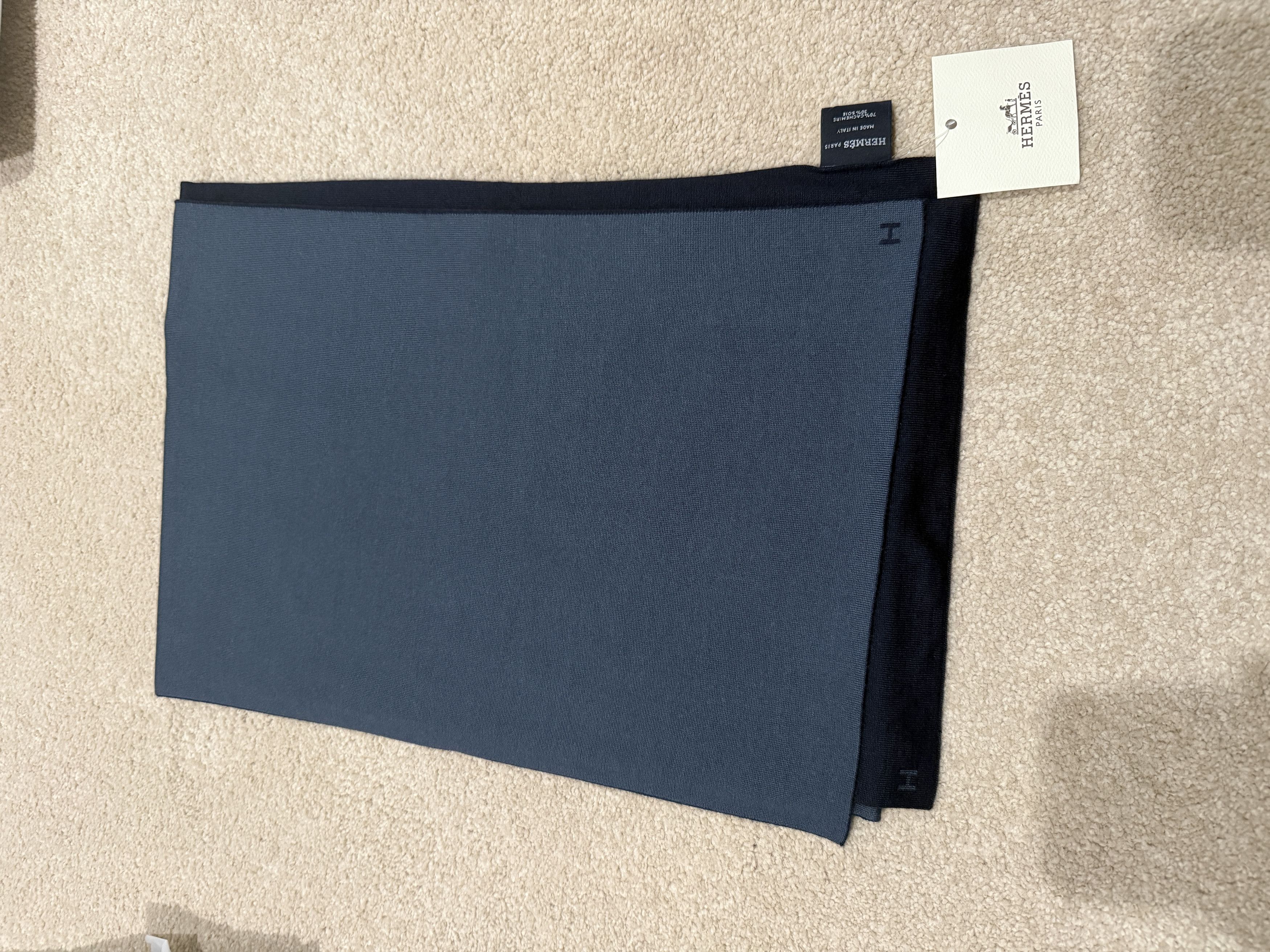 Hermes NWT Hermès Mens Reversible Cashmere/Silk Scarf Size ONE SIZE - 3 Thumbnail