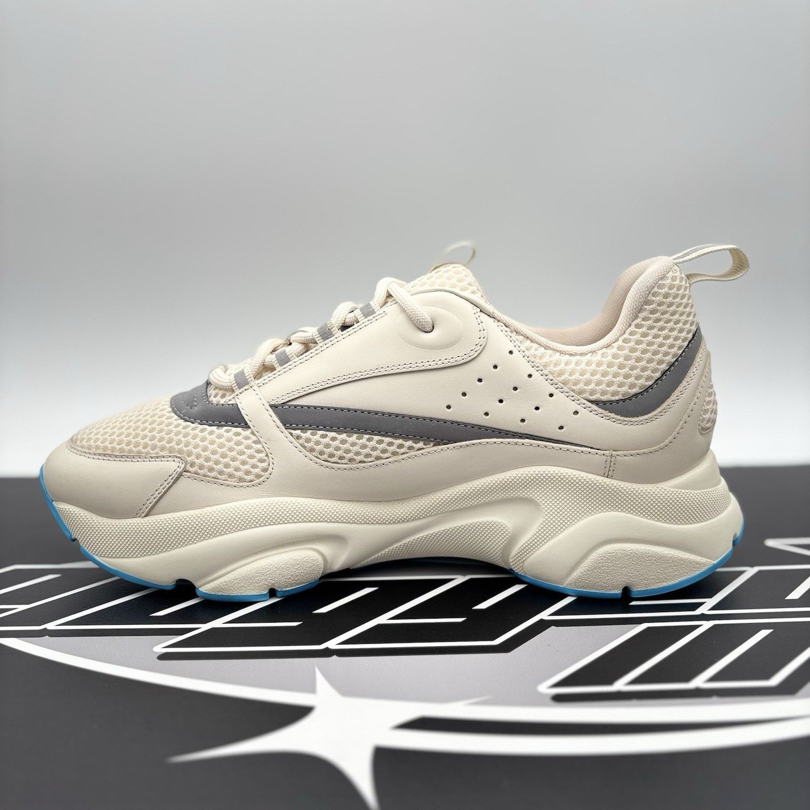 Dior Dior B22 Sneaker ' Cream, Light Blue ' | SUPER CLEAN! Size US 10 / EU 43 - 4 Thumbnail