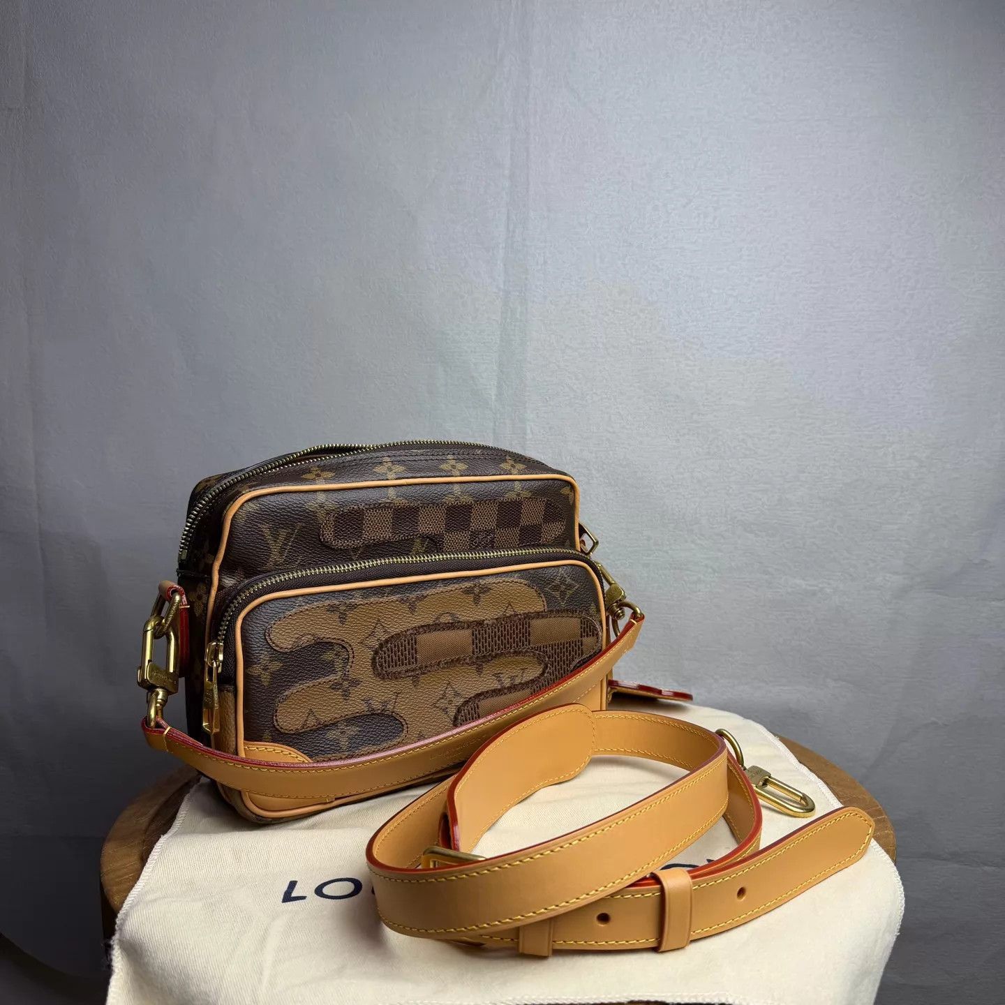 Louis Vuitton Brown Checkered Monogram Crossbody Bag Size ONE SIZE - 1 Thumbnail