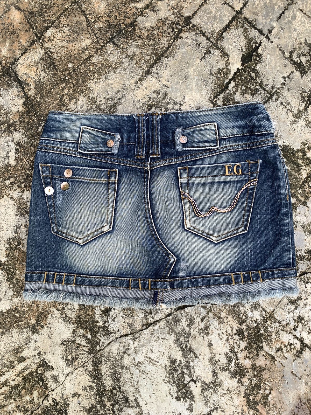 Japanese Brand y2k Egoist Japan Washed Jeans Rough Cut Beady Mini Skirt Size 30" / US 8 / IT 44 - 4 Thumbnail