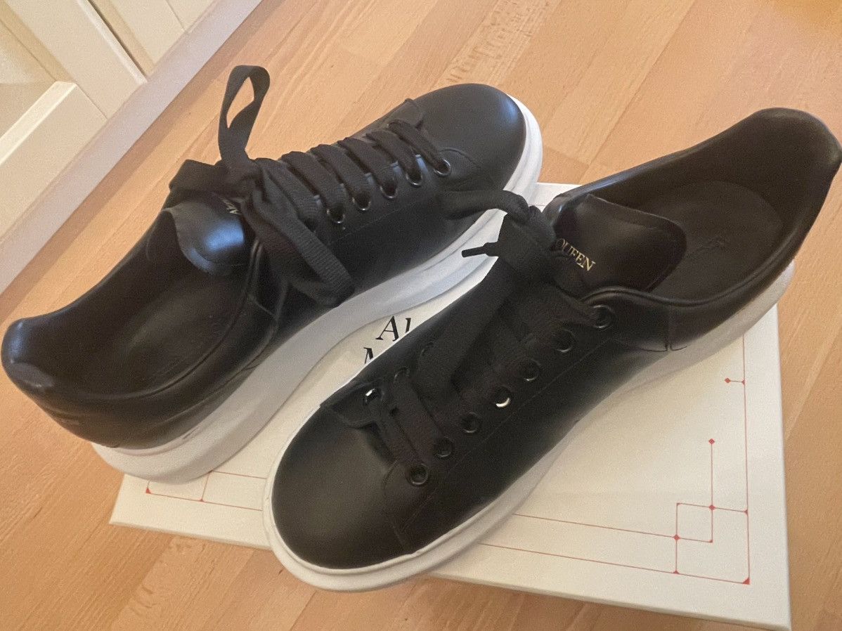 Alexander McQueen Alexander McQueen Men’s Oversized Sneaker in Black Size US 11 / EU 44 - 4 Thumbnail