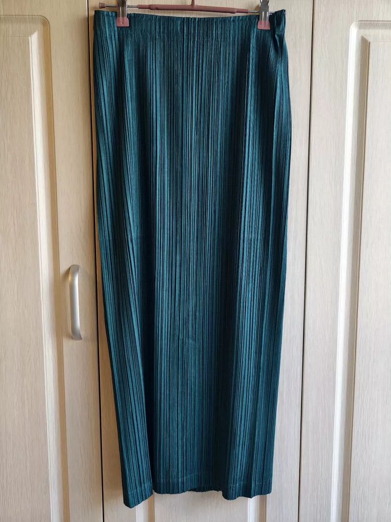 Issey Miyake Issey Miyake size:5 Dark green pleated skirt Size 23" - 1 Thumbnail