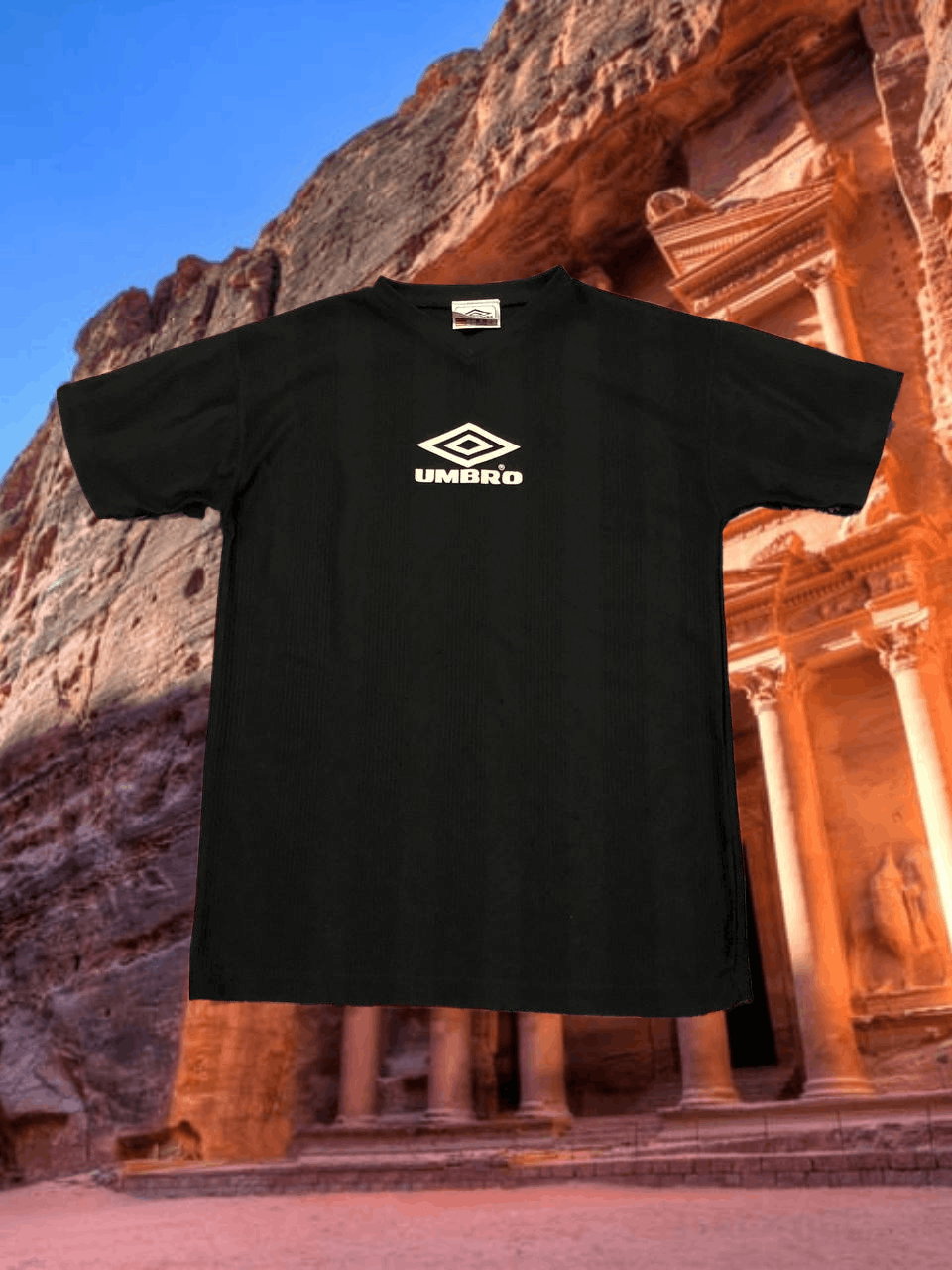 Umbro Vintage Umbro T-shirt Y2K black logo center size M Size US M / EU 48-50 / 2 - 1 Thumbnail