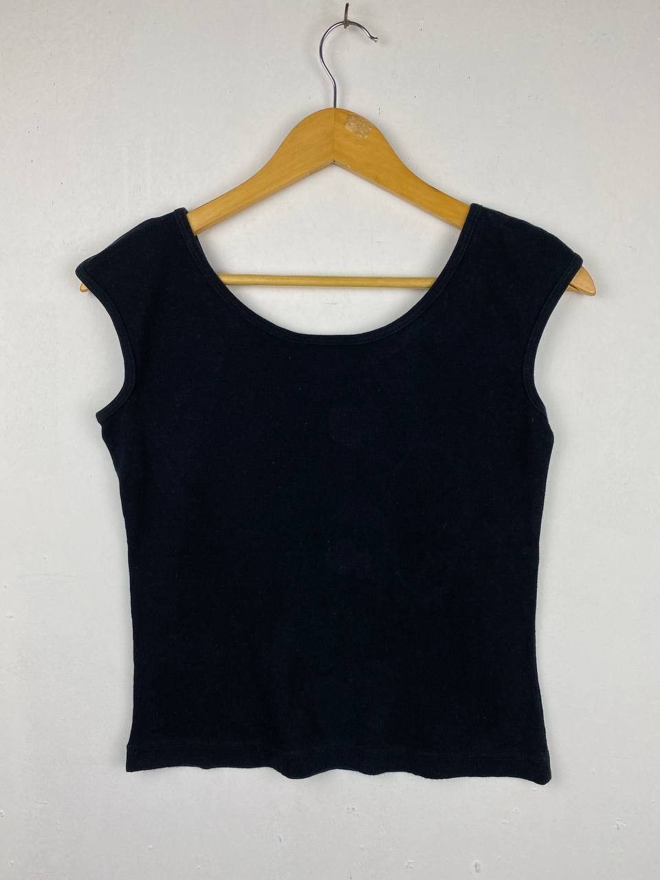 agnes b. vintage agnes b plain tank top sleeveless nice design Size S / US 4 / IT 40 - 4 Thumbnail