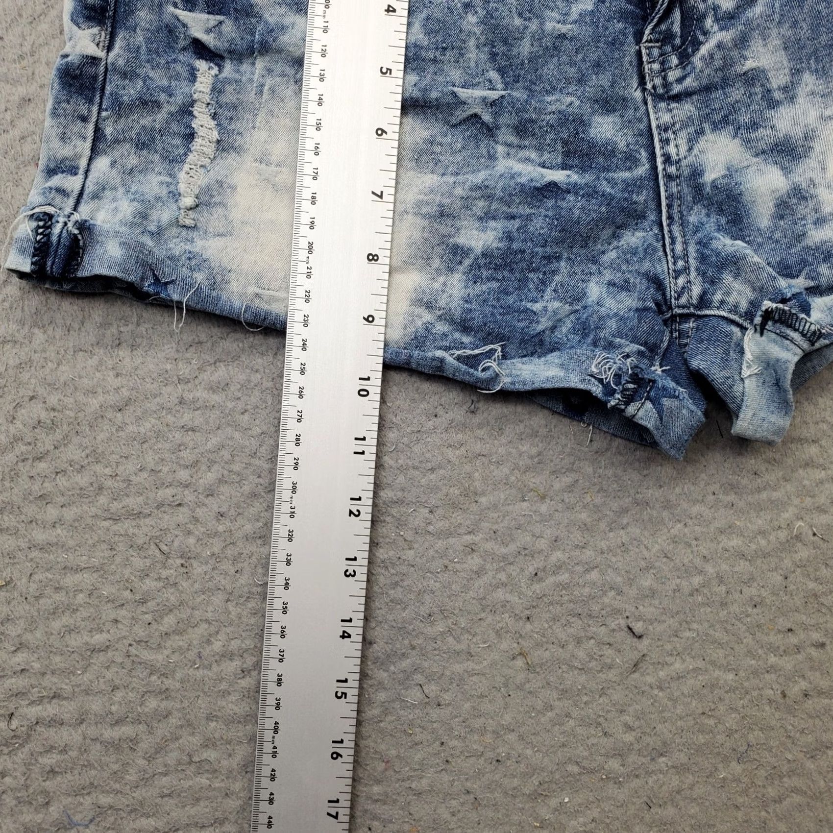 Vintage YMI Womens Size 11 Denim Distressed Acid Wash 5-Pocket Design Jean Shorts Size 32" / US 10 / IT 46 - 3 Thumbnail