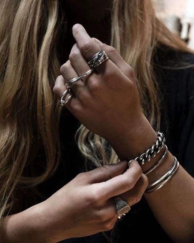 Werkstatt Munchen Werkstatt Munchen M1725 Polished Hammered Connecting Ring Size ONE SIZE - 4 Thumbnail
