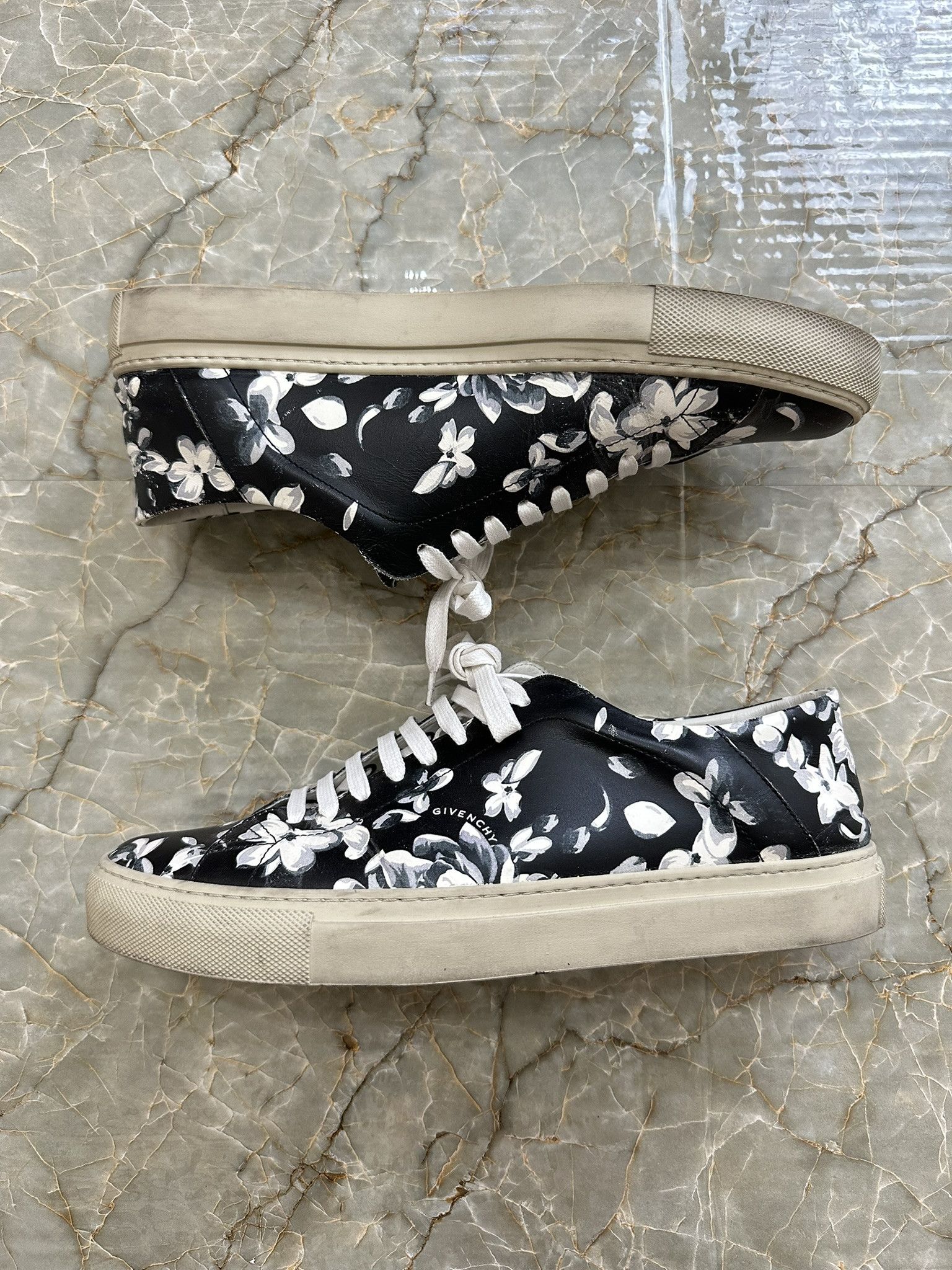 Givenchy SS18 Hydrangea Urban Street Sneakers Size US 8.5 / EU 41-42 - 3 Thumbnail