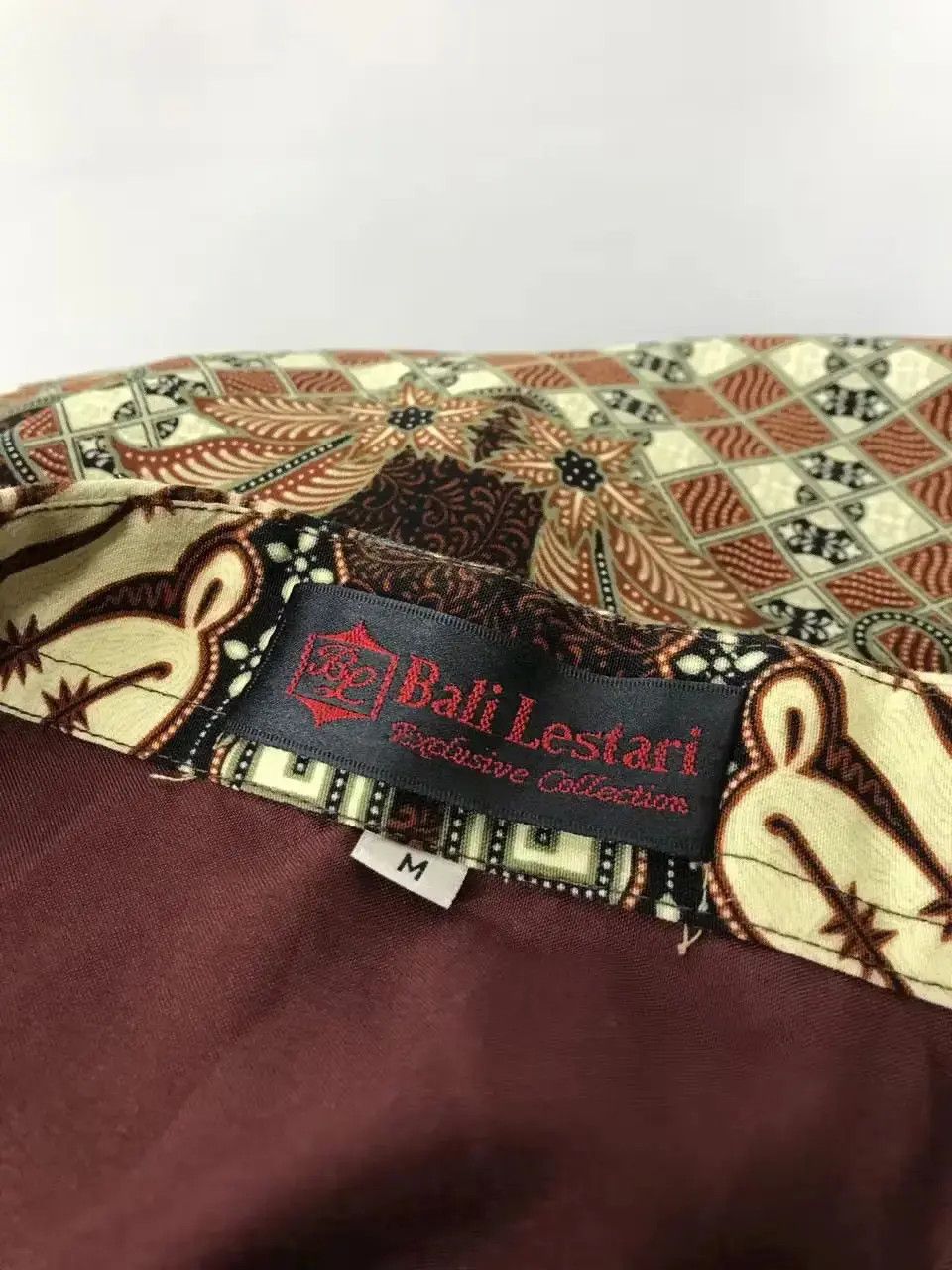 Vintage Crazy short sleeve shirt by Bali Lestari size M Size US M / EU 48-50 / 2 - 3 Thumbnail