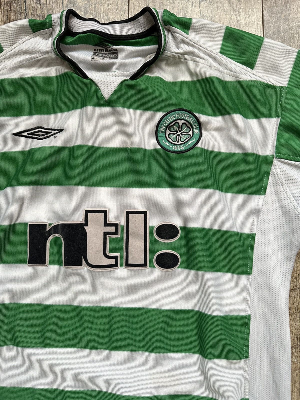 Umbro 2001/02 Umbro Celtic FC Distressed Vintage Home Jersey Size US L / EU 52-54 / 3 - 8 Thumbnail