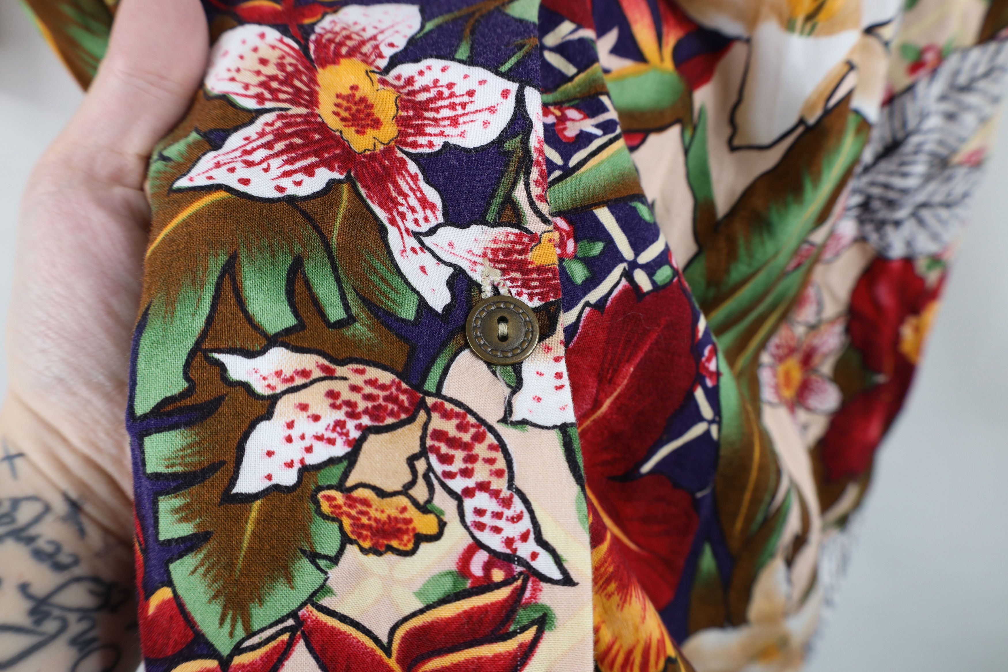 Vintage Vintage 90s Streetwear Flower Hawaiian Button Shirt USA Size L / US 10 / IT 46 - 4 Thumbnail