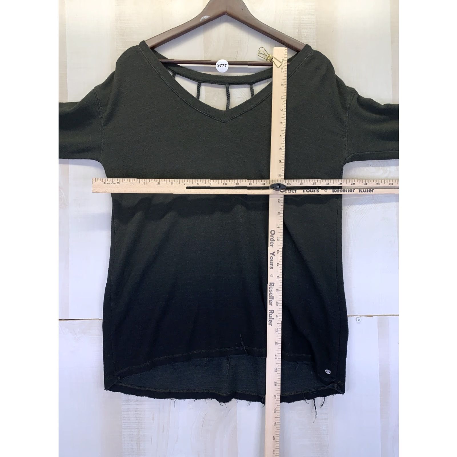 American Eagle Outfitters VINTAGE American Eagle Outfitters Green Ombre Braided Back V-Neck Knit Long Sleeve Distressed XS Shirt Womens XS Size XS / US 0-2 / IT 36-38 - 3 Thumbnail