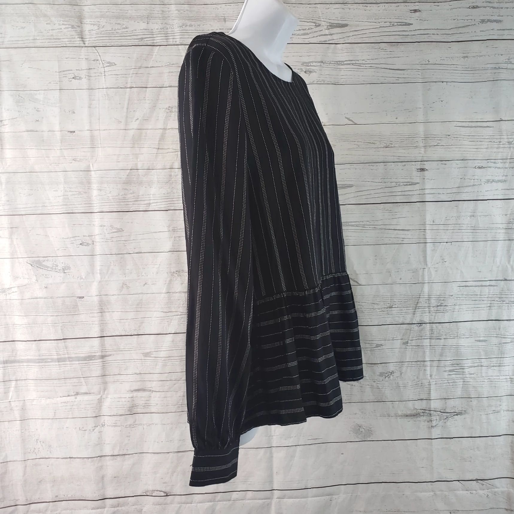 Loft LOFT Ann Taylor Women's Top Blouse Stripe Black White Back Buttons Rayon Size S Short Sleeve Round Neck Size S / US 4 / IT 40 - 3 Thumbnail