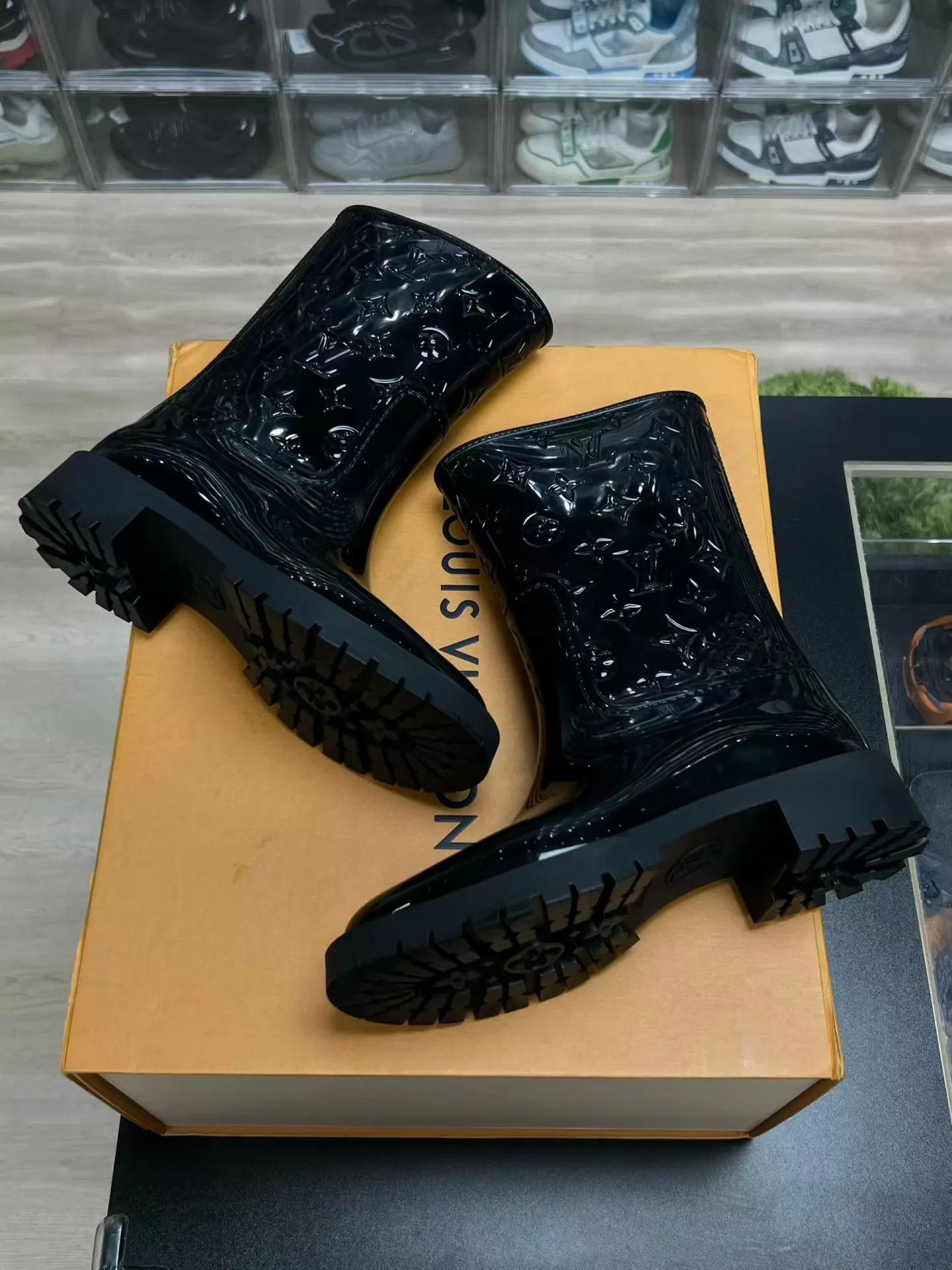 Louis Vuitton LV Textured Print Mid-Calf Flat Boots 36 Size US 5.5 / IT 35.5 - 4 Thumbnail