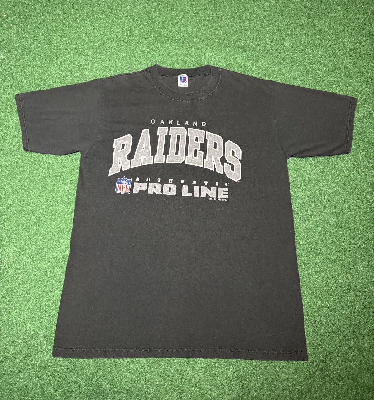 Russell Athletic 90s Oakland Raiders Russell Athletic NFL Pro Line T Shirt Size US L / EU 52-54 / 3 - 1 Thumbnail
