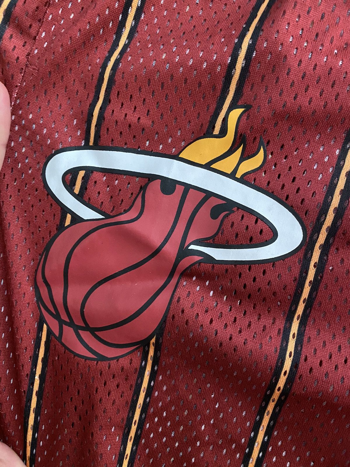 Eric Emanuel Eric Emanuel miami heat nba shorts XL new era Size US 34 / EU 50 - 3 Thumbnail