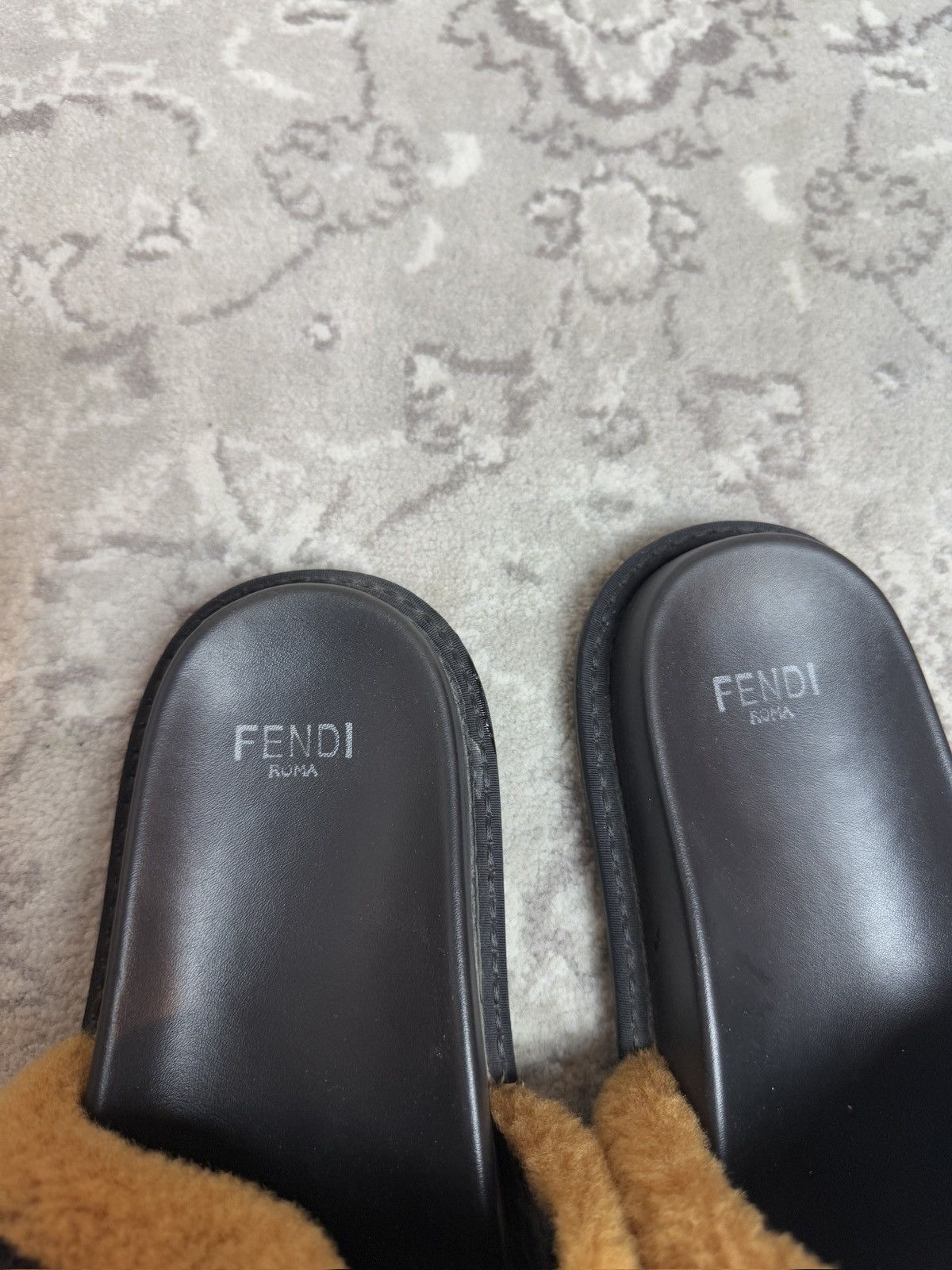 Designer × Fendi Fendi faux fur slippers flip flops US8 designer luxury classy Size US 8 / IT 38 - 7 Thumbnail