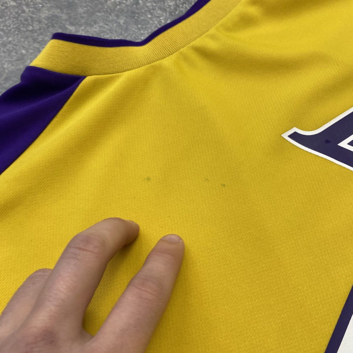 NBA Vintage Adidas NBA Lakers Howard 12 yellow basket jersey Size US L / EU 52-54 / 3 - 8 Thumbnail