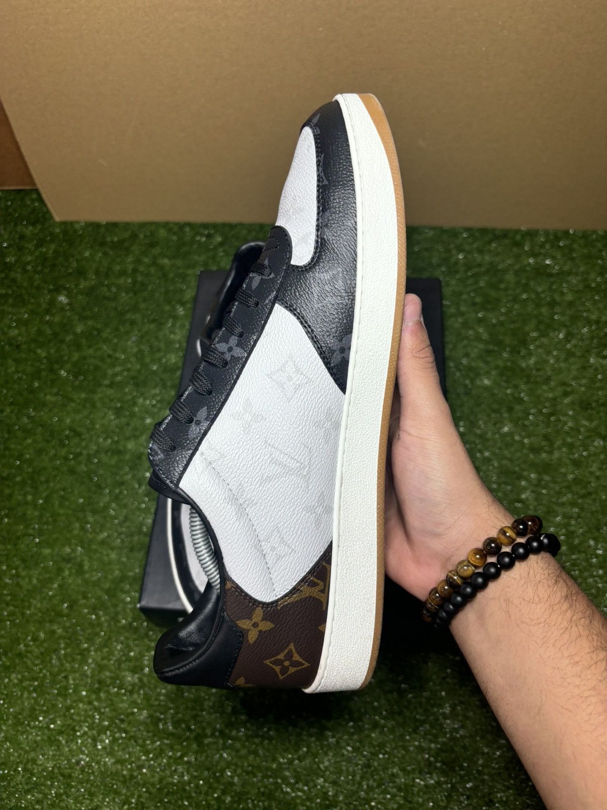Louis Vuitton Louis Vuitton rivoli sneaker Size US 10 / EU 43 - 4 Thumbnail