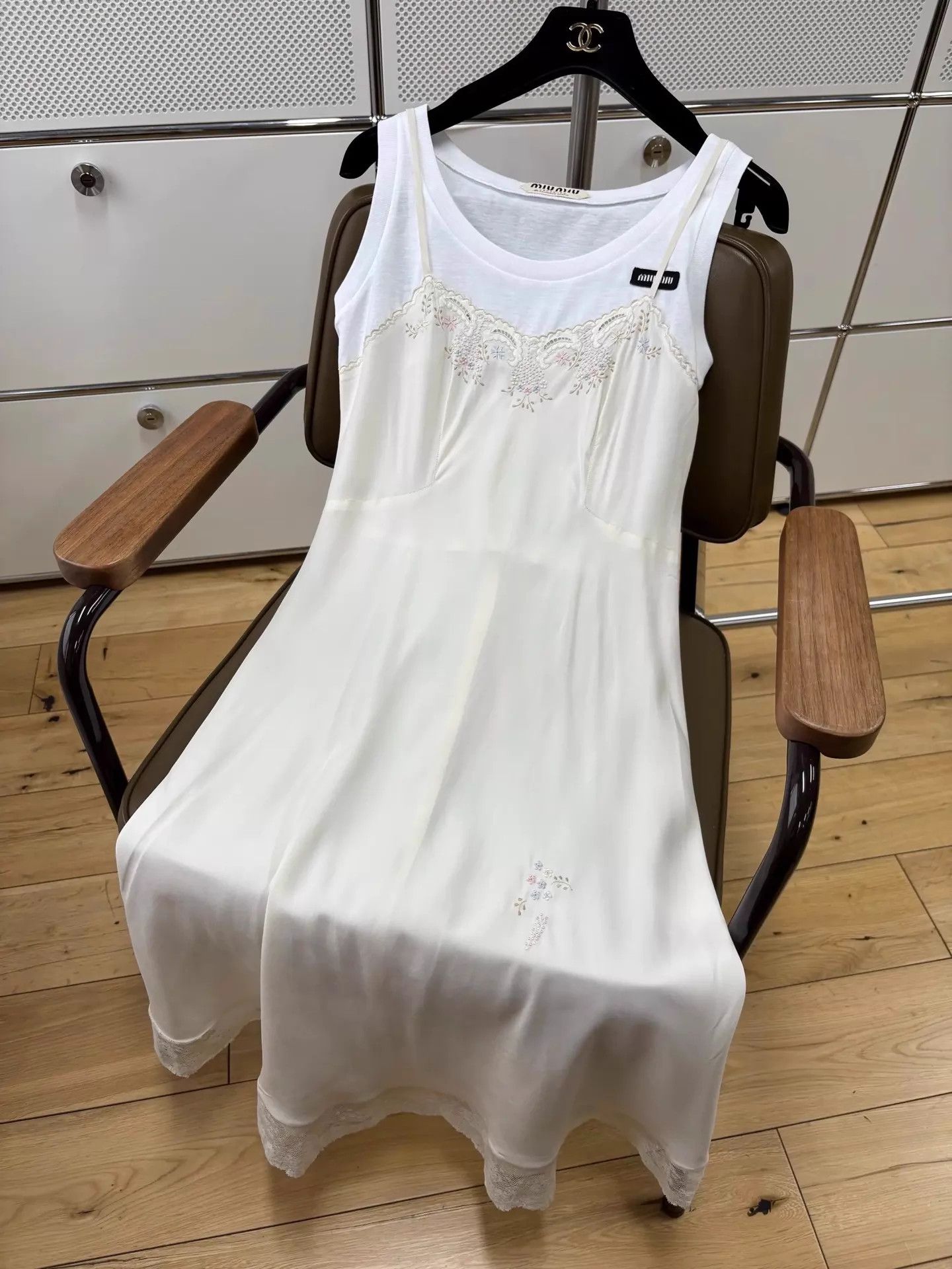Miu Miu MIU MIU Bond St LE White & Beige Floral Embroidered Dress 36 Size XS / US 0-2 / IT 36-38 - 4 Thumbnail