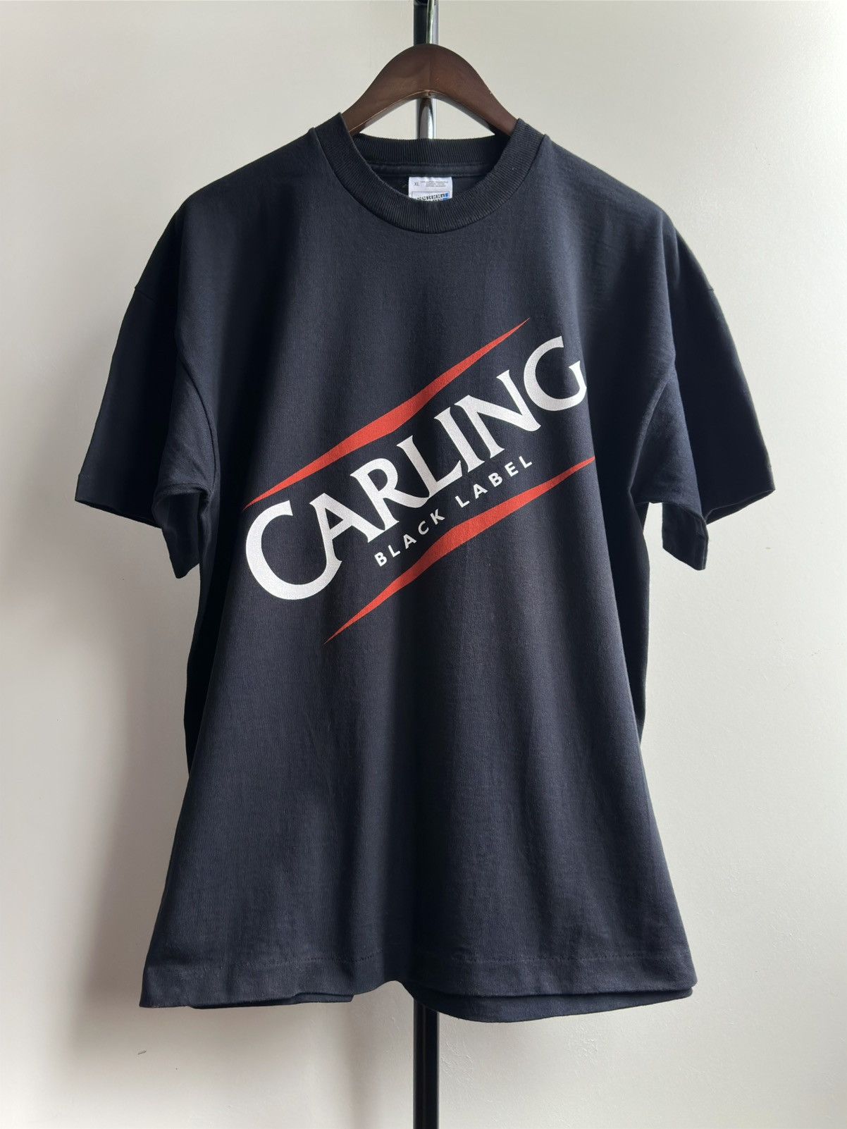 Vintage Vintage 90s Carling Black Label Beer Single Stitch Promo Tee Size US XL / EU 56 / 4 - 1 Thumbnail