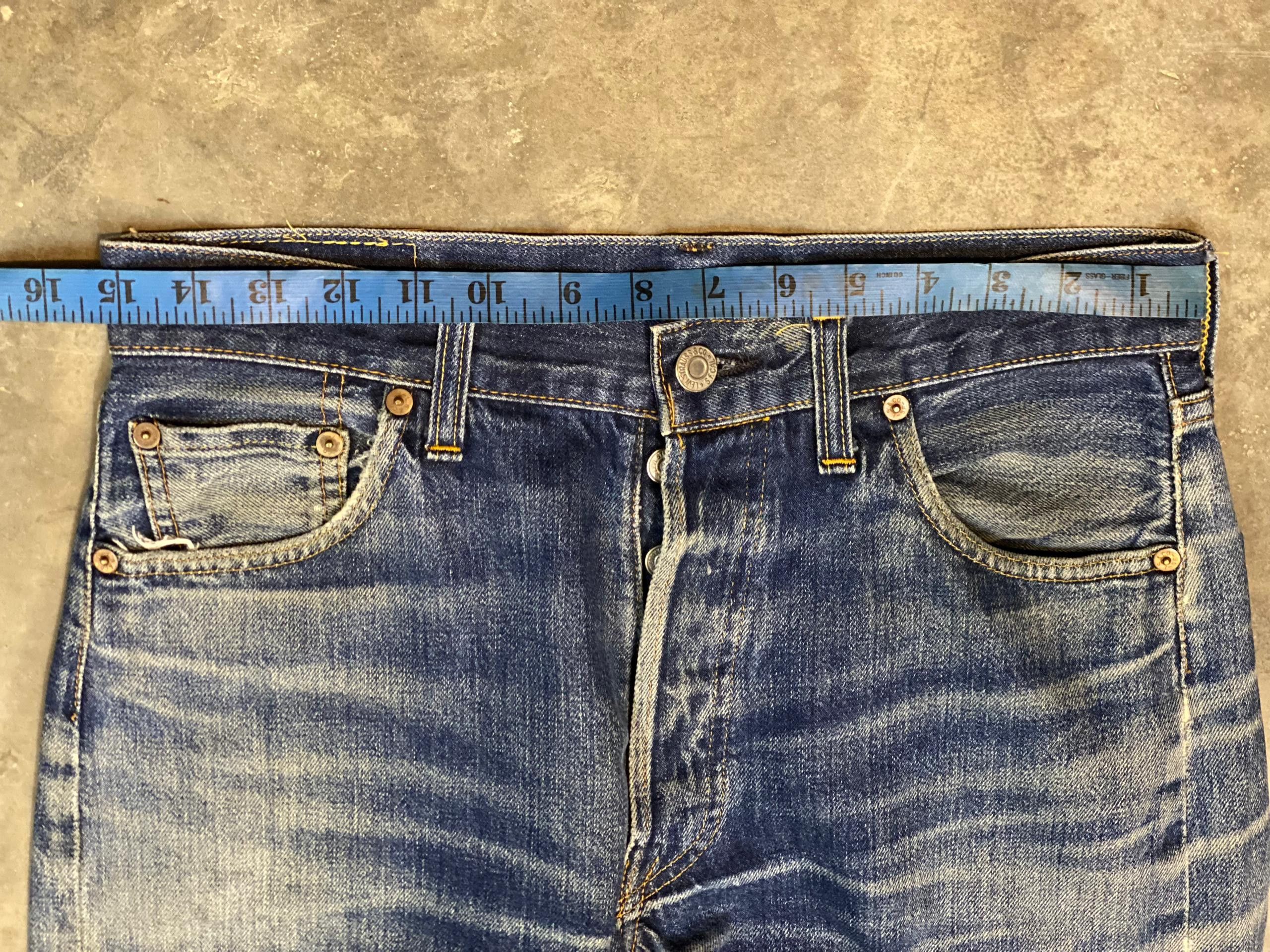 Levi's VINTAGE LEVIS 501XX 90S BUTTON 555 BIG E SELVEDGE Size US 30 / EU 46 - 17 Thumbnail