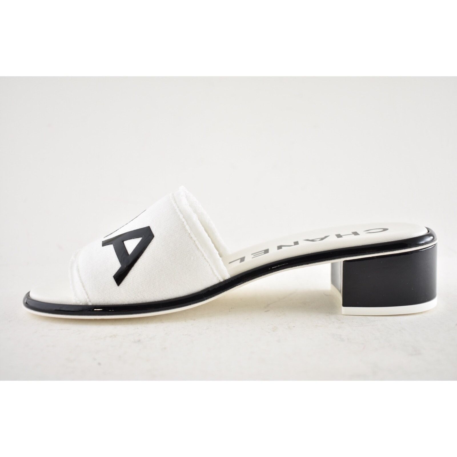 Chanel Chanel 24C White Black CHA NEL Letter Logo Mule Slide Size US 8 / IT 38 - 13 Thumbnail