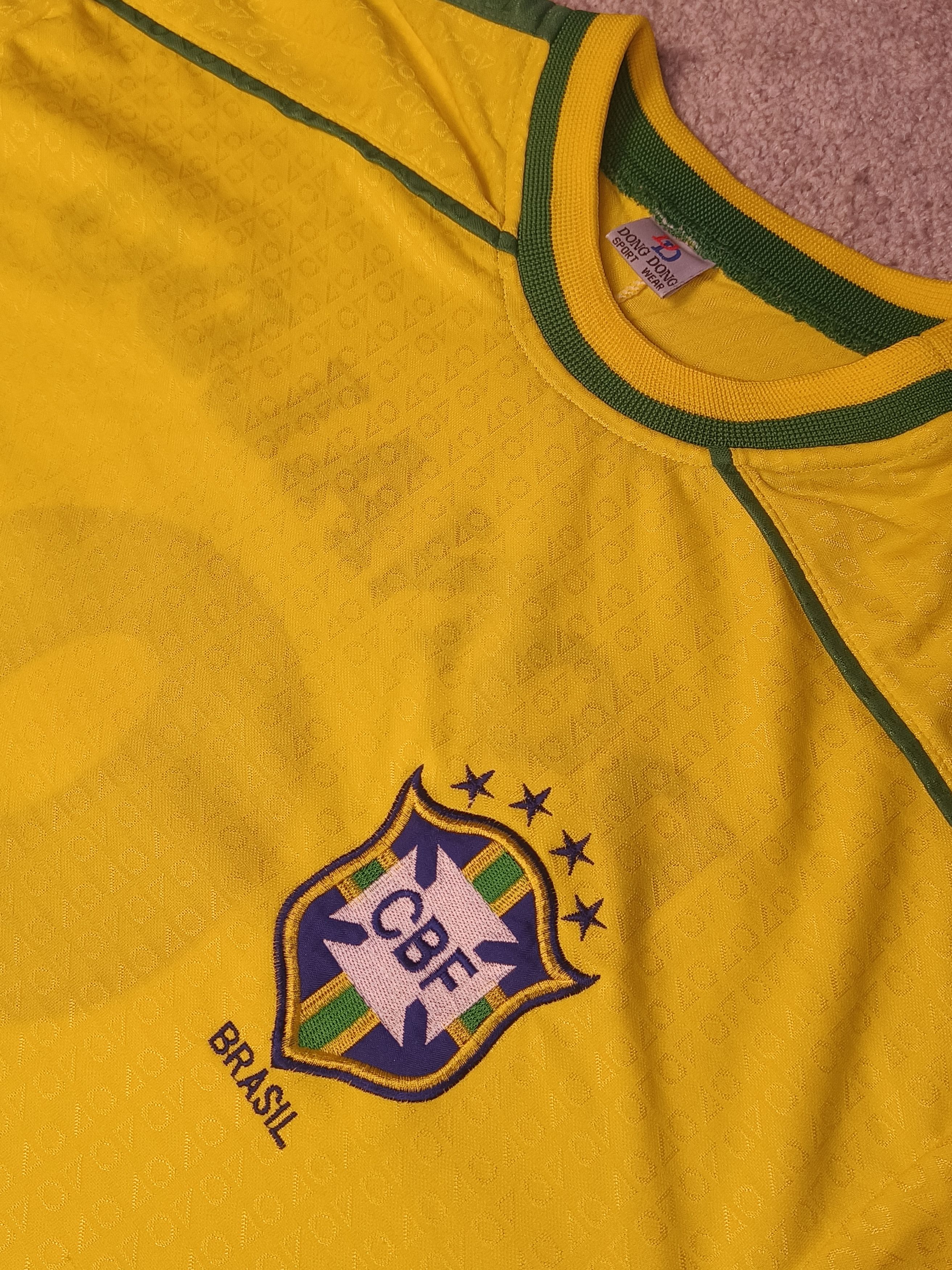 Vintage Vintage Brazil National Team Ronaldo #9 Bootleg Jersey Size US L / EU 52-54 / 3 - 4 Thumbnail