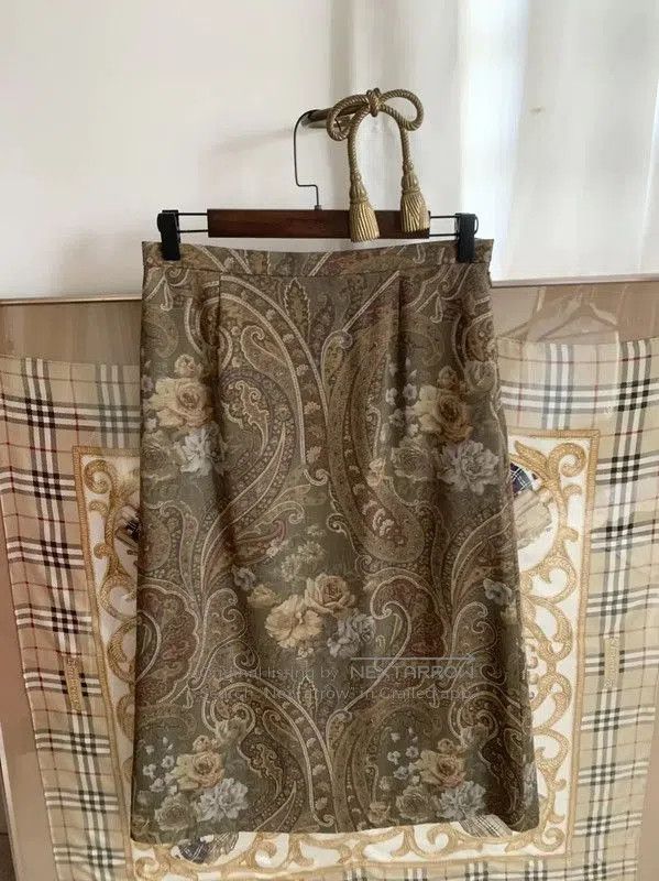 Burberry Burberry Beige Cotton Blend Midi Skirt. Size 23" - 1 Thumbnail