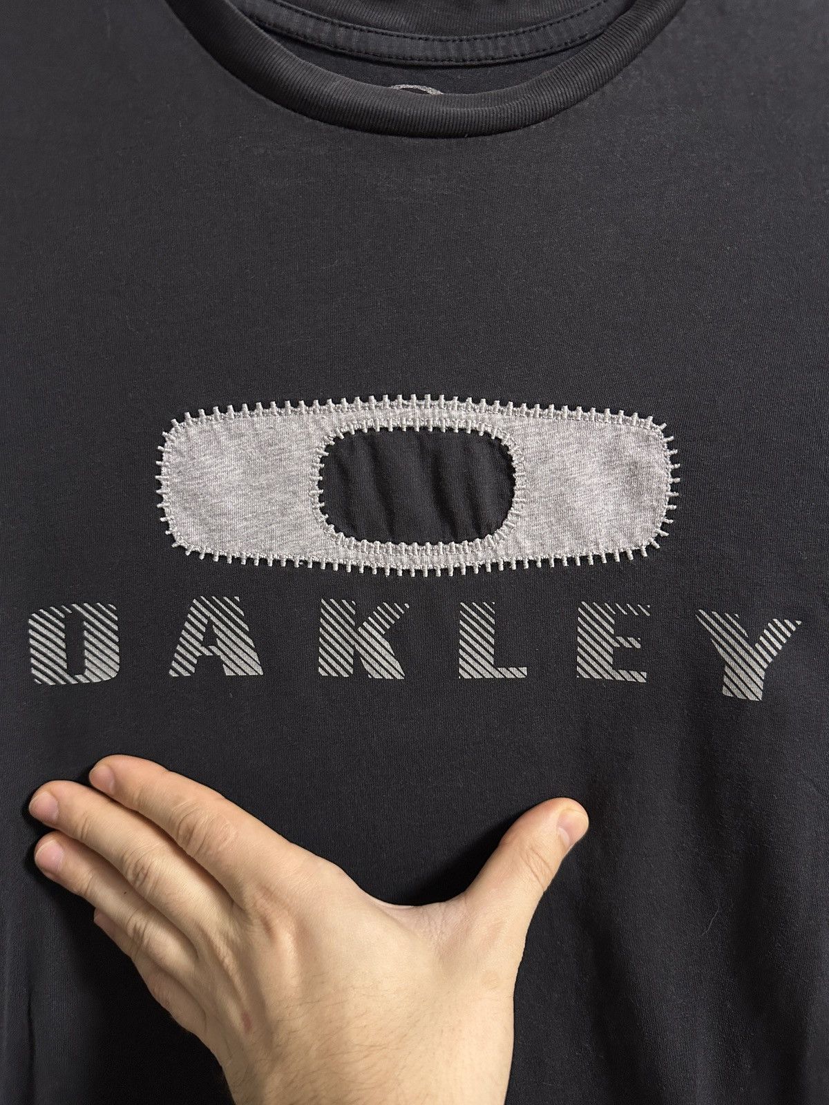 Vintage Rare Vintage T-Shirt Oakley Big Logo Size S. Size US S / EU 44-46 / 1 - 2 Thumbnail