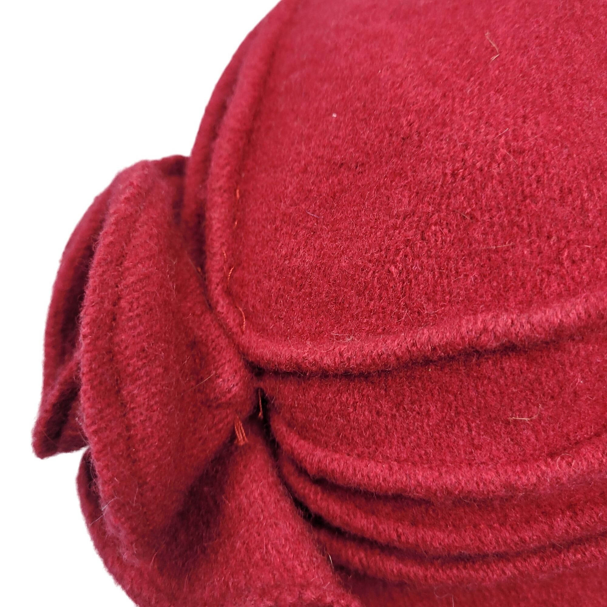 Vintage Vtg Red Wool Cloche Hat Floral Accent Sz 57cm Flapper Bob Ru Size ONE SIZE - 5 Thumbnail