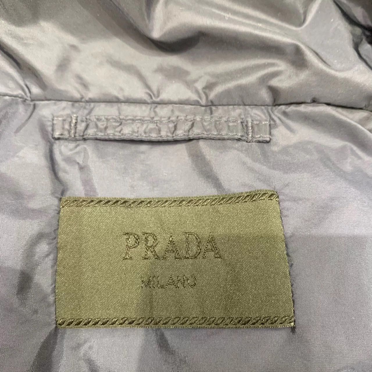 Prada Prada navy triangle logo puffer jacket 52 Size US L / EU 52-54 / 3 - 4 Thumbnail