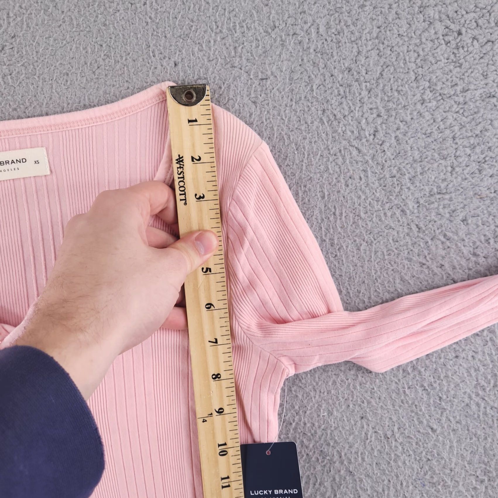 Lucky Brand **Lucky Brand Pink Crop Top Women's XS Ribbed Cable Long Sleeve** New title: **Lucky Brand Women's XS Pink Crop Top Ribbed Cable Long Sleeve** ``` Size XS / US 0-2 / IT 36-38 - 7 Thumbnail