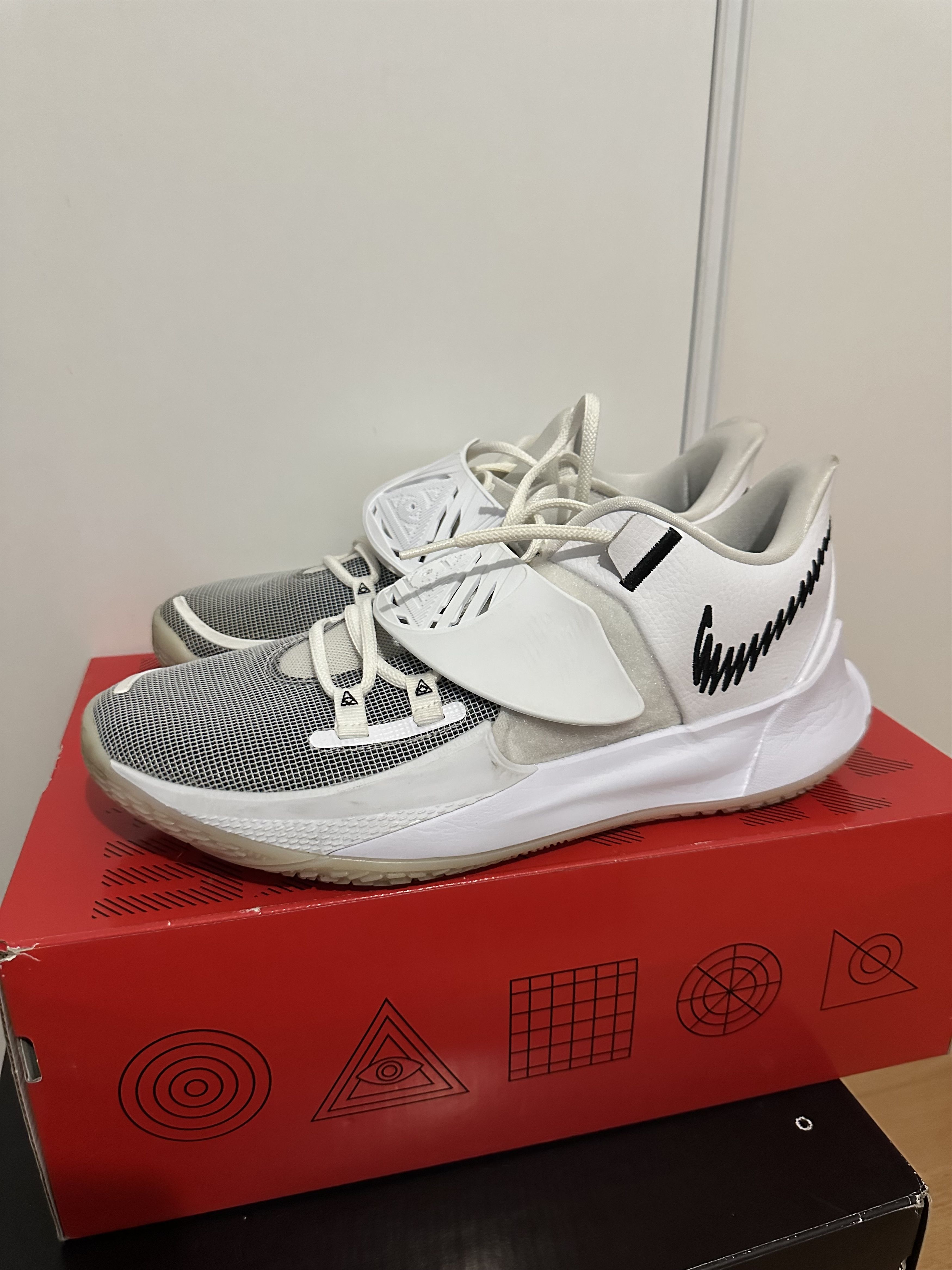Nike Nike Kyrie Low 3 Eclipse Size US 12 / EU 45 - 1 Thumbnail
