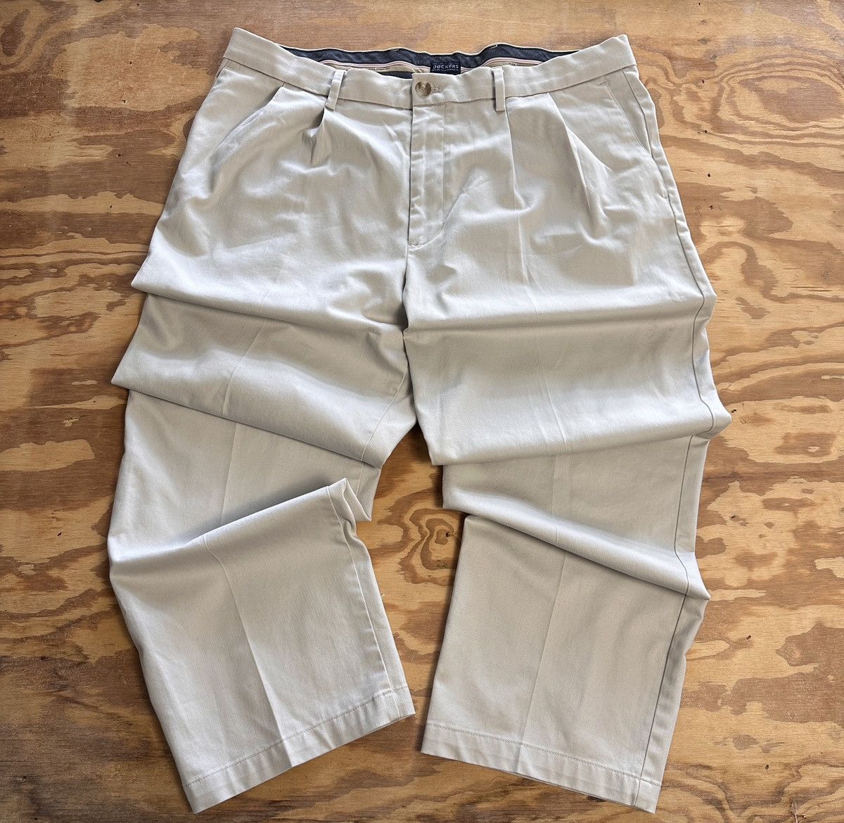 Dockers Dockers cream classic fit chino pants, Size 40/30 Size US 40 / EU 56 - 1 Thumbnail