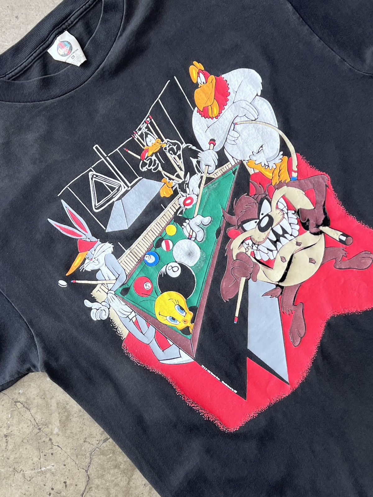 Warner Bros Vintage 1995 Looney Tunes Pool Taz Bugs Bunny Tweety Tee XL Size US XL / EU 56 / 4 - 1 Thumbnail