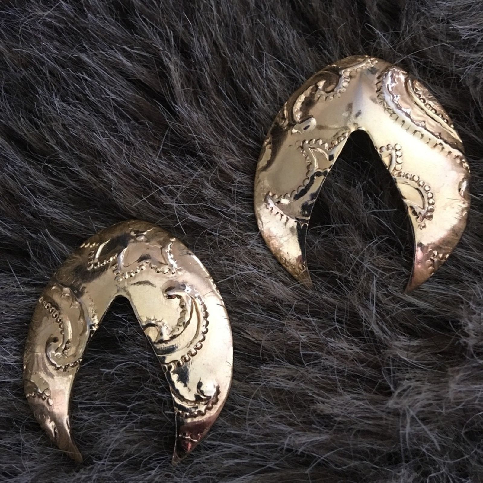 Vintage Vintage textured gold tone pierced earrings Size ONE SIZE - 1 Thumbnail