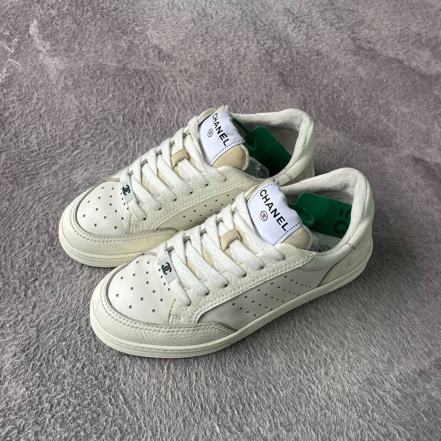 Chanel Chanel White Lowtop Sneakers 22 Women Size US 8 / IT 38 - 1 Thumbnail
