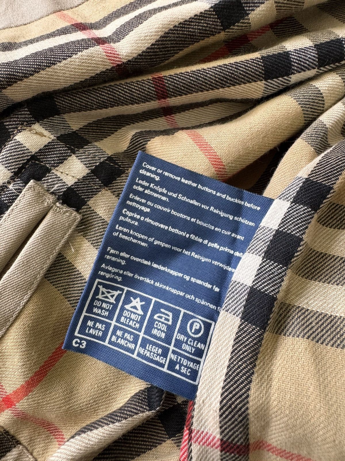 Burberry Vintage burberry double breasted trench coat Size US L / EU 52-54 / 3 - 5 Thumbnail
