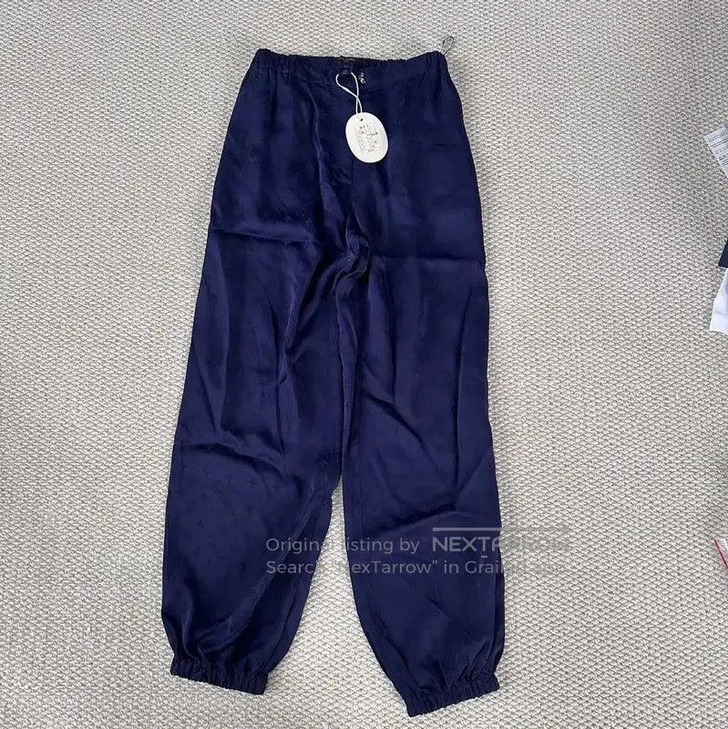 Louis Vuitton Louis Vuitton Women's Casual Silk Pants . Size 22" - 1 Thumbnail