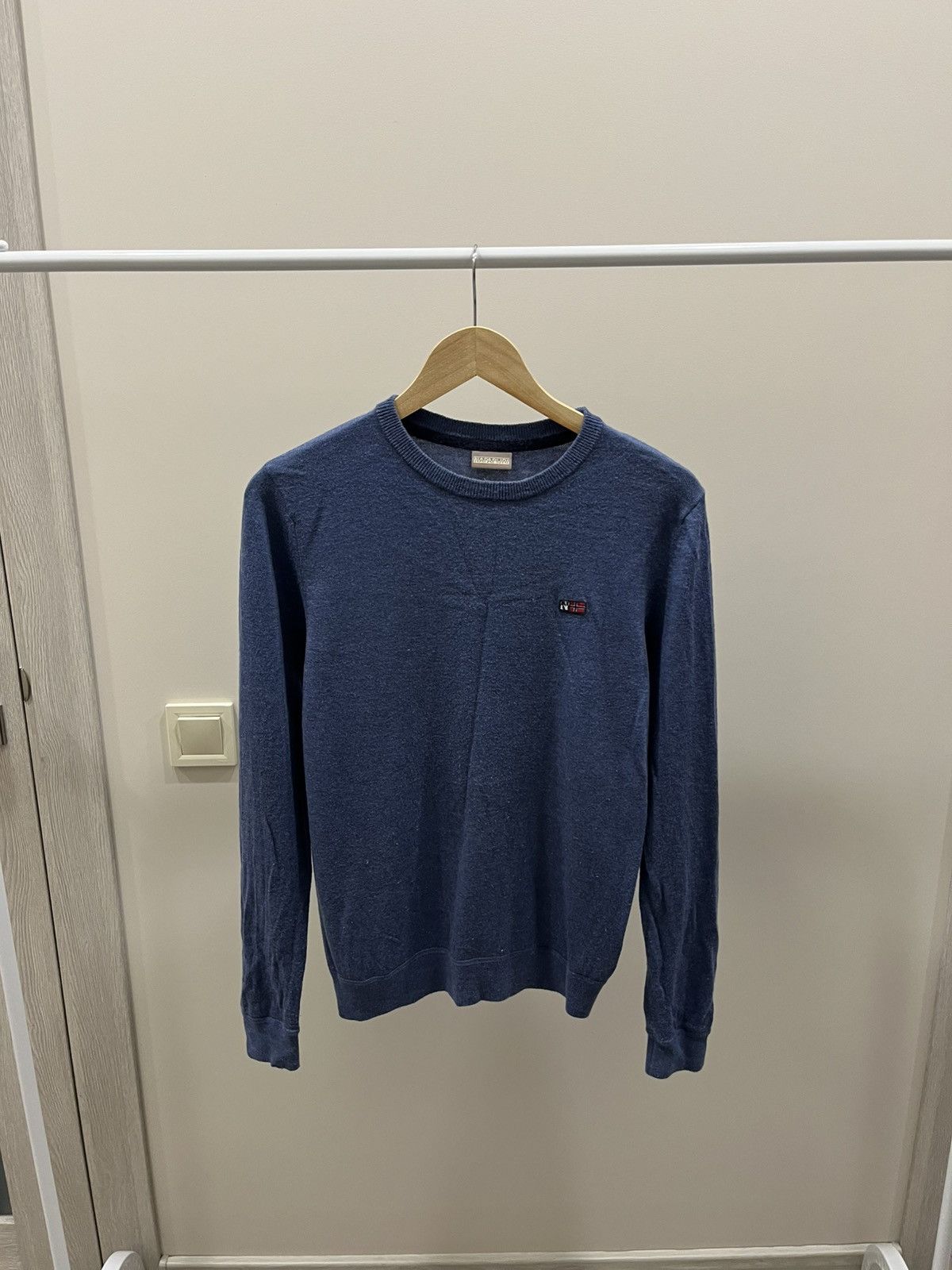 Vintage Vintage Napapijri Sweater Wool Small logo Blue Knit Casual Size US S / EU 44-46 / 1 - 1 Thumbnail
