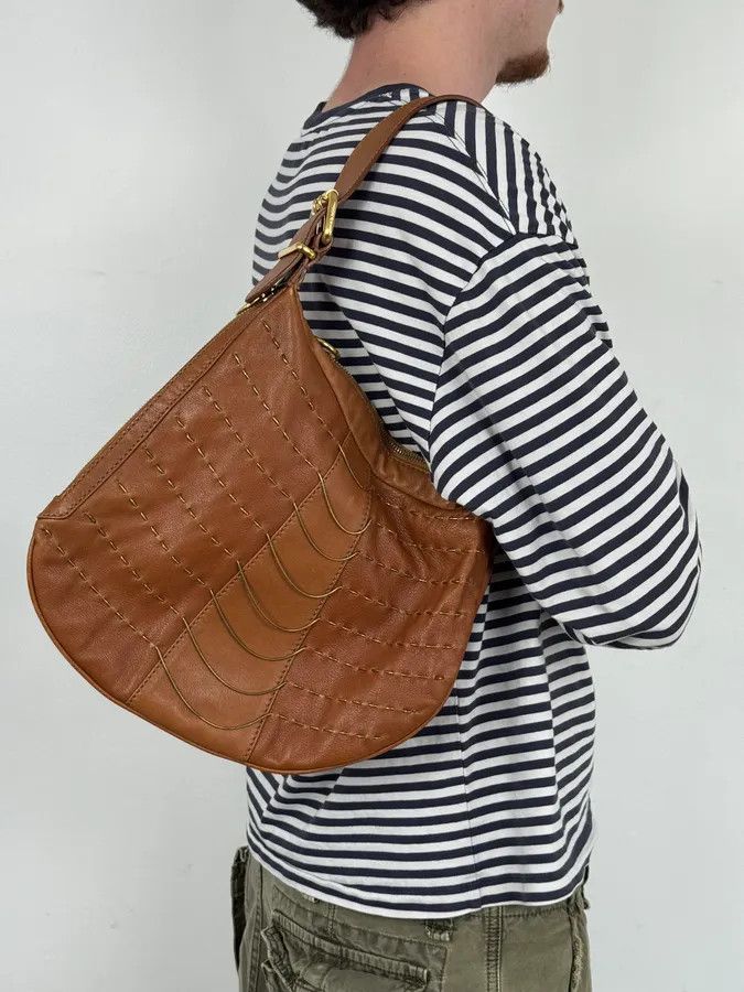 Fendi 2000s Fendi Brown Leather Scalloped Detail Shoulder Bag Size ONE SIZE - 3 Thumbnail