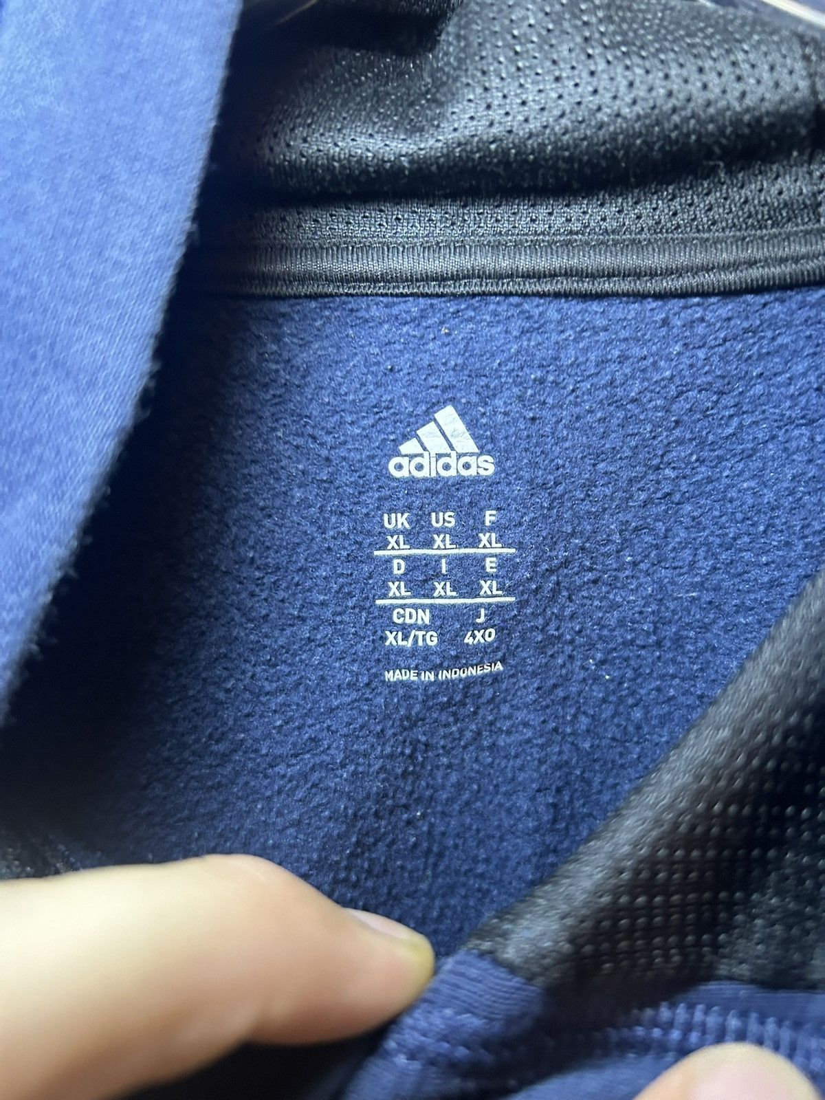 Adidas Vintage Adidas logo patch pullover hoodie Size US XL / EU 56 / 4 - 3 Thumbnail