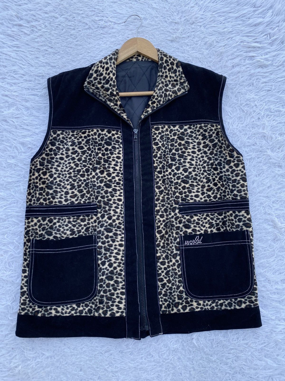 Japanese Brand Vintage 1990s style leopard cheetah Design sleeveless vest Size US L / EU 52-54 / 3 - 1 Thumbnail