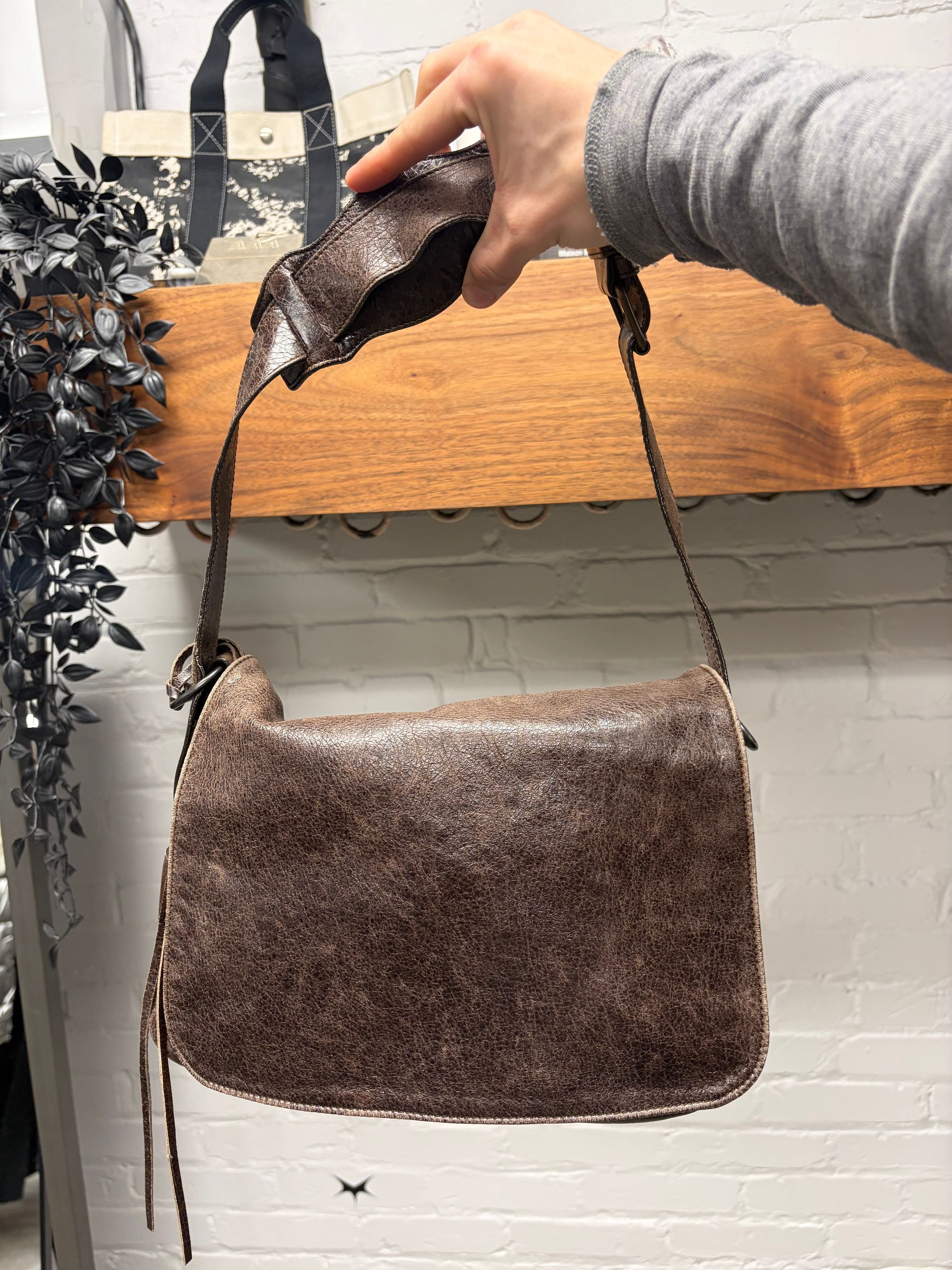 Balenciaga Balenciaga ‘Agneau’ Tumbled Brown Leather Shoulder Messenger Bag Size ONE SIZE - 1 Thumbnail