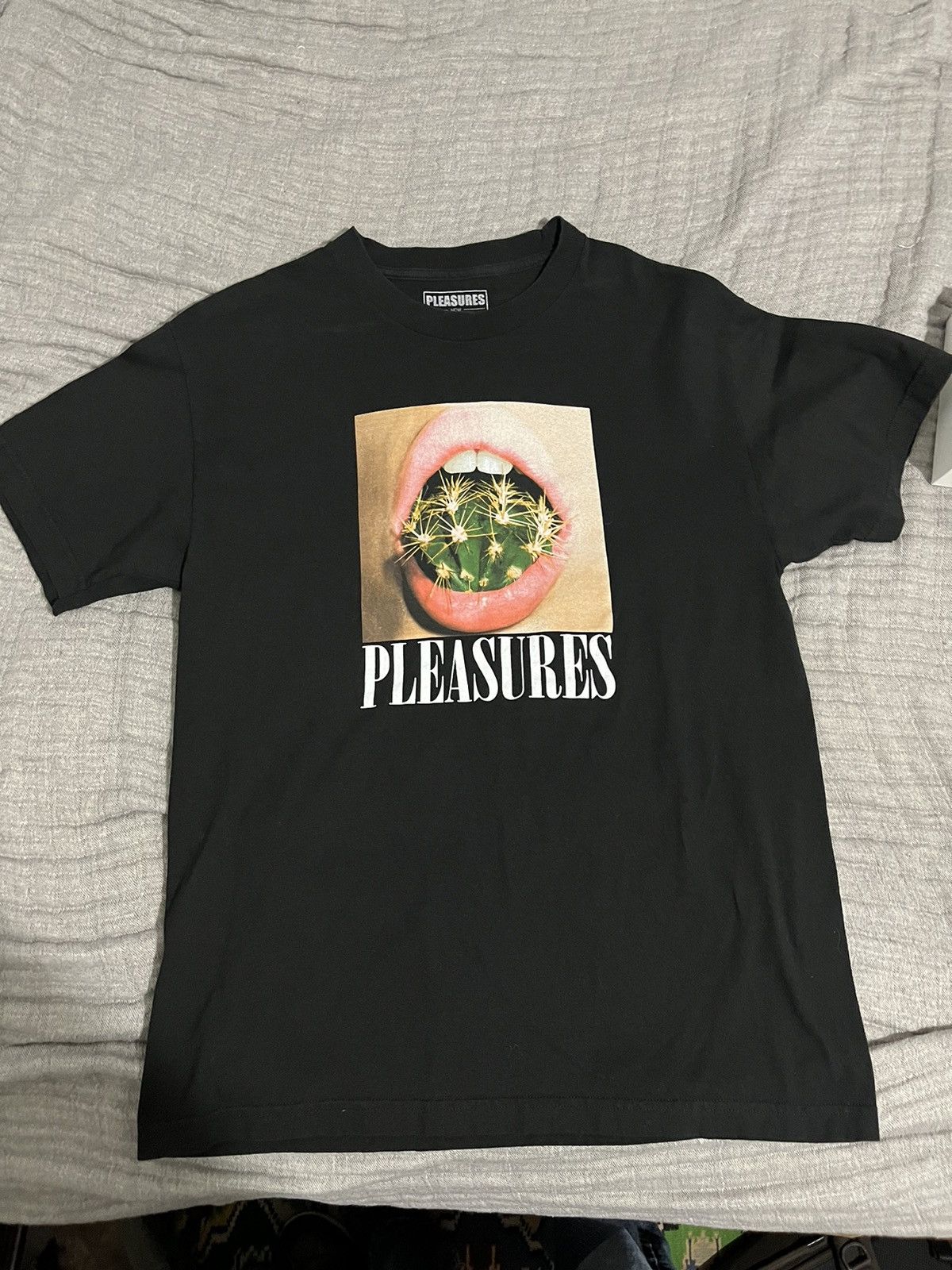 Pleasures Pleasures cactus mouth t shirt Size US L / EU 52-54 / 3 - 1 Thumbnail
